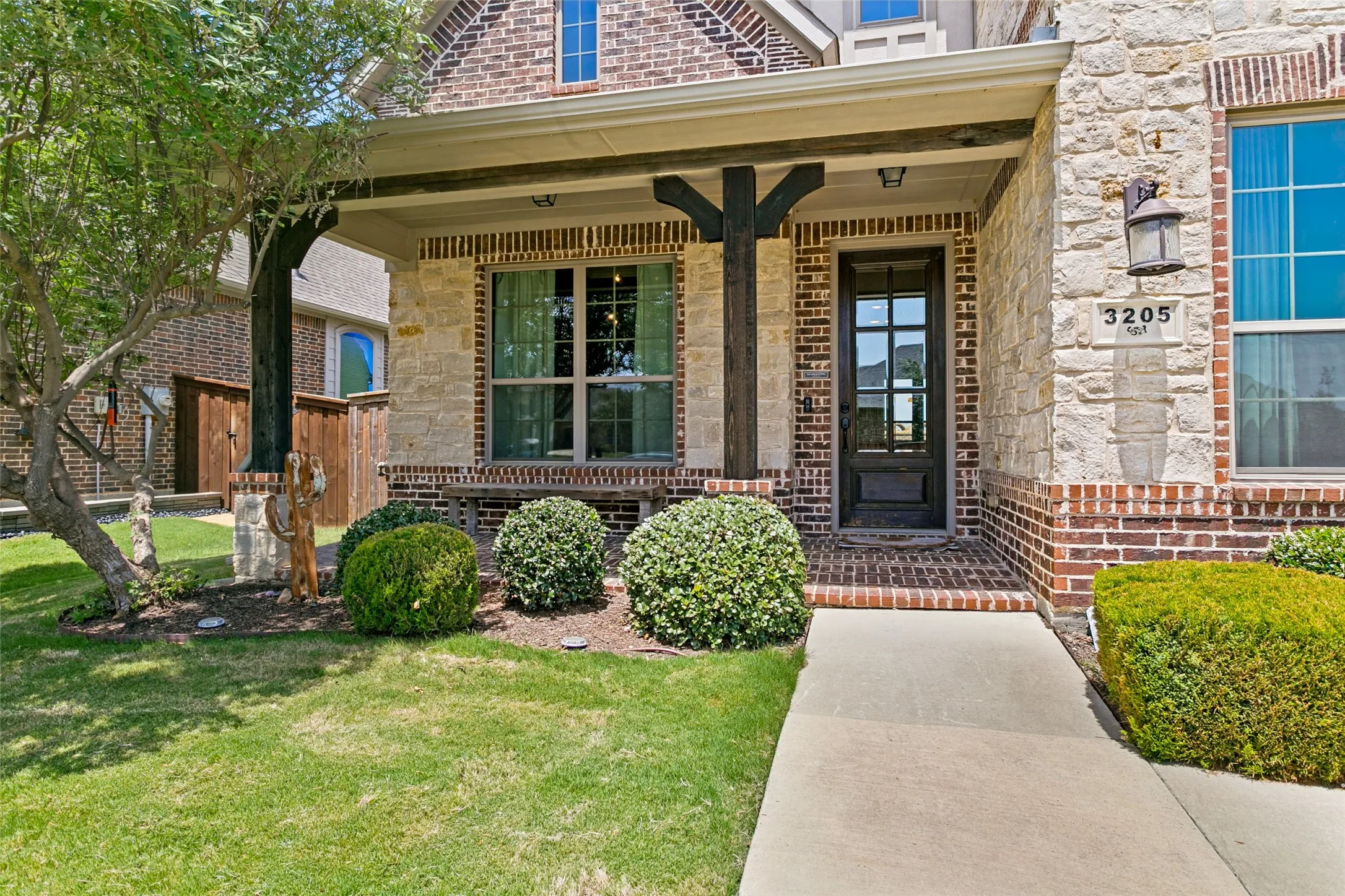Single Family Residence For Sale in Johnson County , 3205 Newsom Ridge Drive, Mansfield, Texas 76063, 5 Bedroom, 3 Bathroom, 2 Garage spaces, 3,686 Sqft, built in 2017, mls#21336195, Real Estate Agent in Mansfield, Homes For Sale in Johnson county, Homes For Sale in Mansfield, Realtor in Mansfield Texas, Real Estate Brokerage Independent Realty Texas, Luminita Cordes Realtor