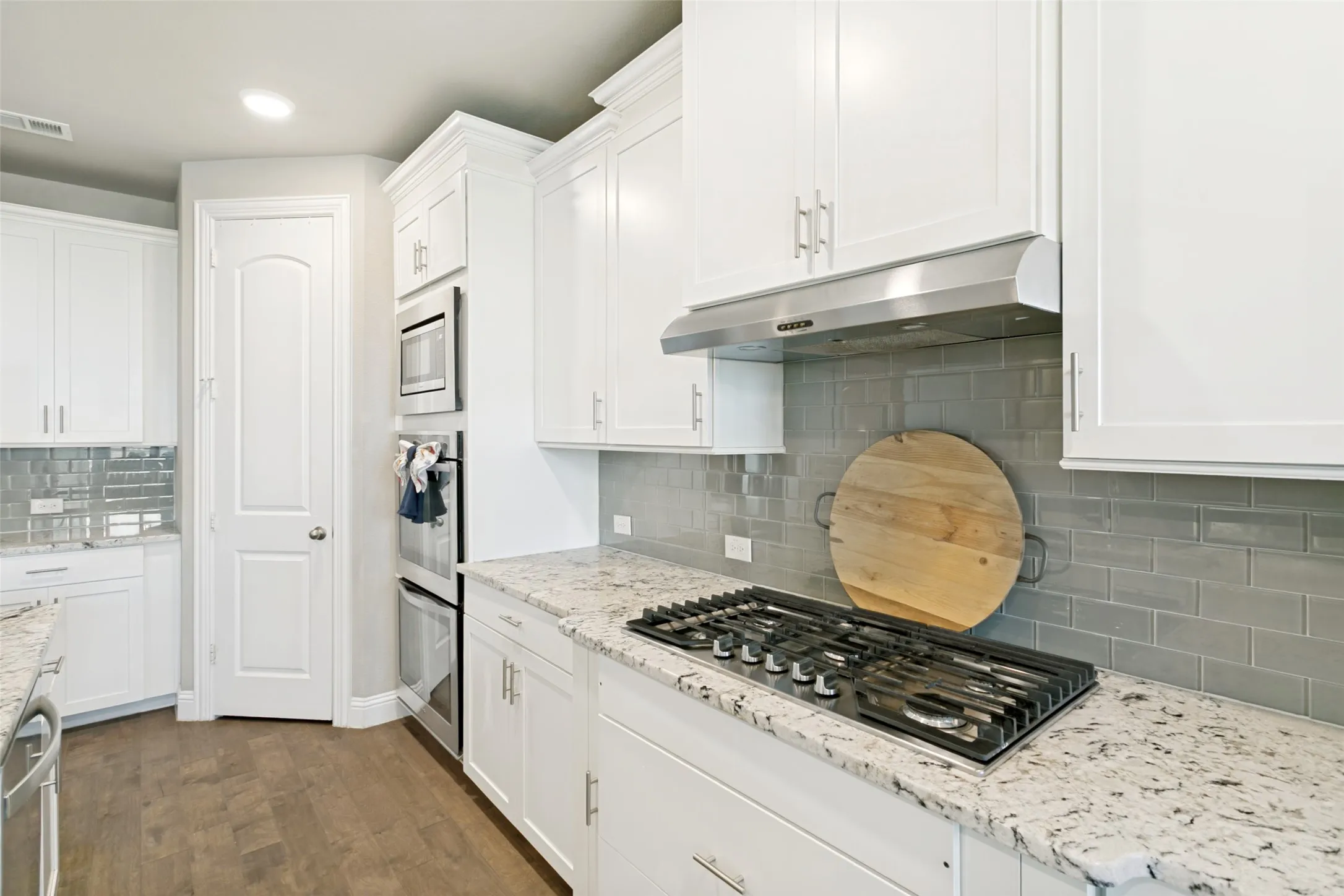 Single Family Residence For Sale in Johnson County , 3205 Newsom Ridge Drive, Mansfield, Texas 76063, 5 Bedroom, 3 Bathroom, 2 Garage spaces, 3,686 Sqft, built in 2017, mls#21336195, Real Estate Agent in Mansfield, Homes For Sale in Johnson county, Homes For Sale in Mansfield, Realtor in Mansfield Texas, Real Estate Brokerage Independent Realty Texas, Luminita Cordes Realtor