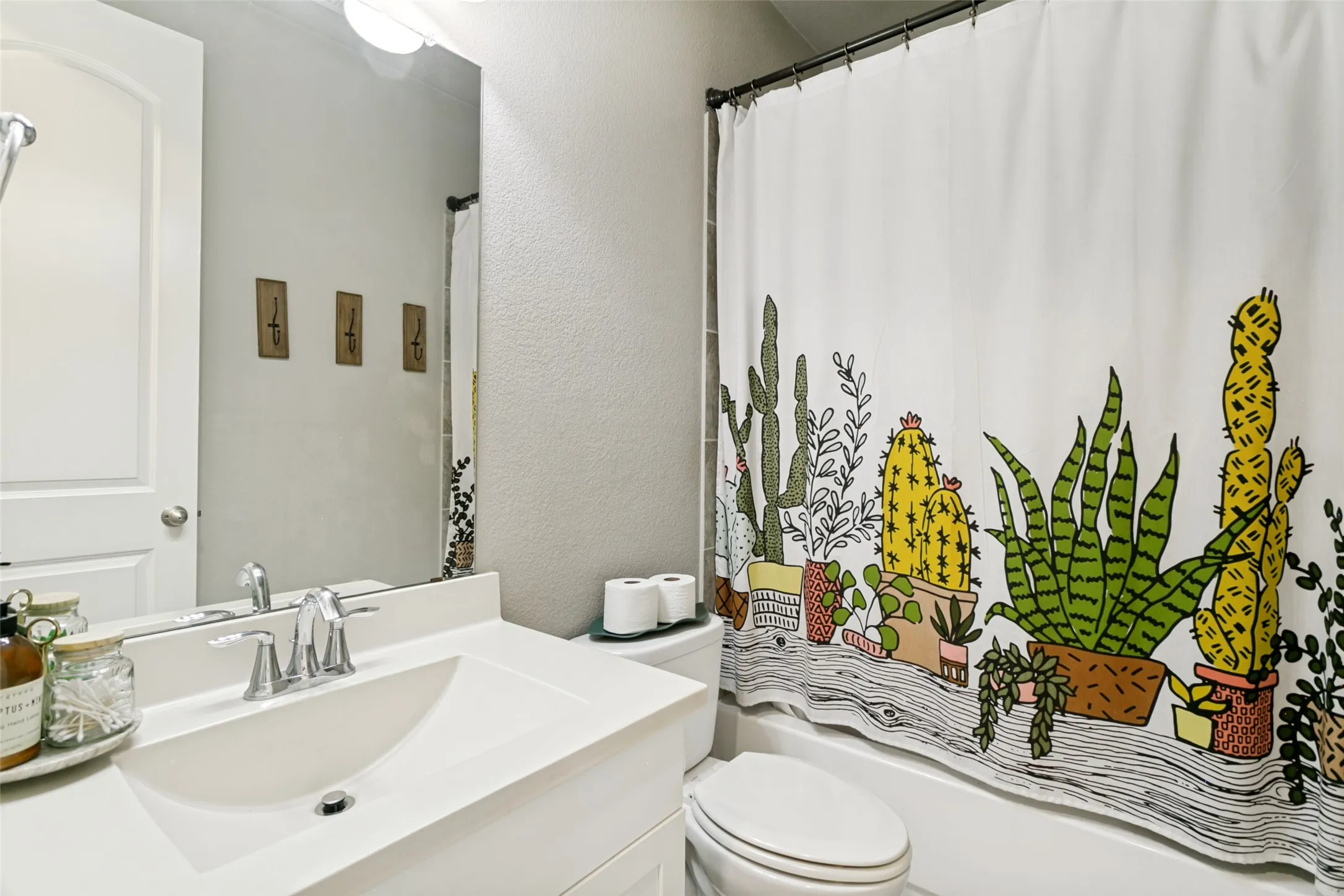 Single Family Residence For Sale in Johnson County , 3205 Newsom Ridge Drive, Mansfield, Texas 76063, 5 Bedroom, 3 Bathroom, 2 Garage spaces, 3,686 Sqft, built in 2017, mls#21336195, Real Estate Agent in Mansfield, Homes For Sale in Johnson county, Homes For Sale in Mansfield, Realtor in Mansfield Texas, Real Estate Brokerage Independent Realty Texas, Luminita Cordes Realtor