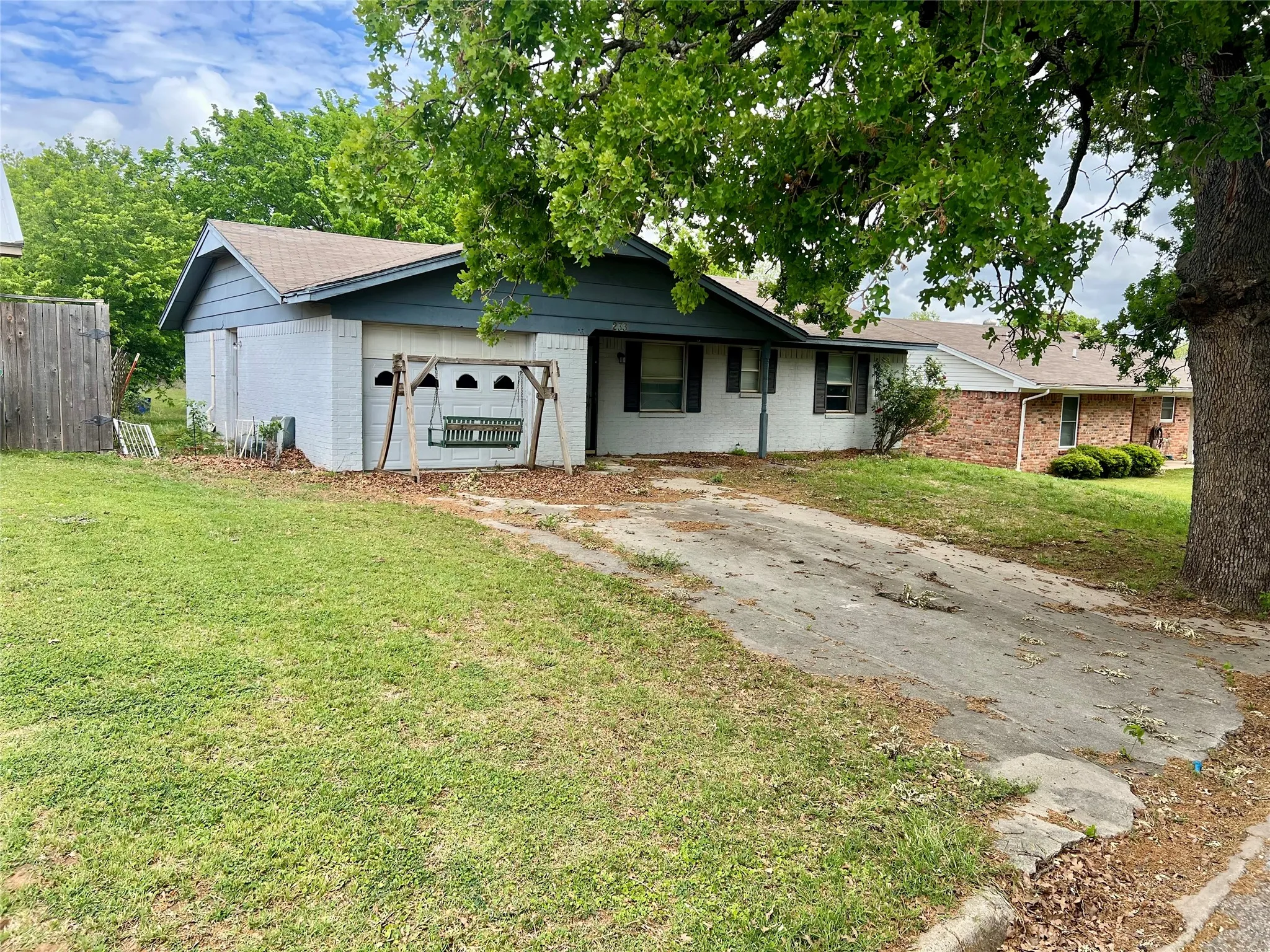 Single Family Residence For Sale in Montague County , 233 Hillcrest Drive, Nocona, Texas 76255, 3 Bedrooms, 2 Bathrooms, 1 Garage spaces, 1,128 Sqft, built in 1978, Price $150,000, mls#21333455, Real Estate Agent in Nocona, Homes For Sale in Montague county, Homes For Sale in Nocona, Realtor in Nocona Texas, Real Estate Brokerage Independent Realty Texas, Luminita Cordes Realtor