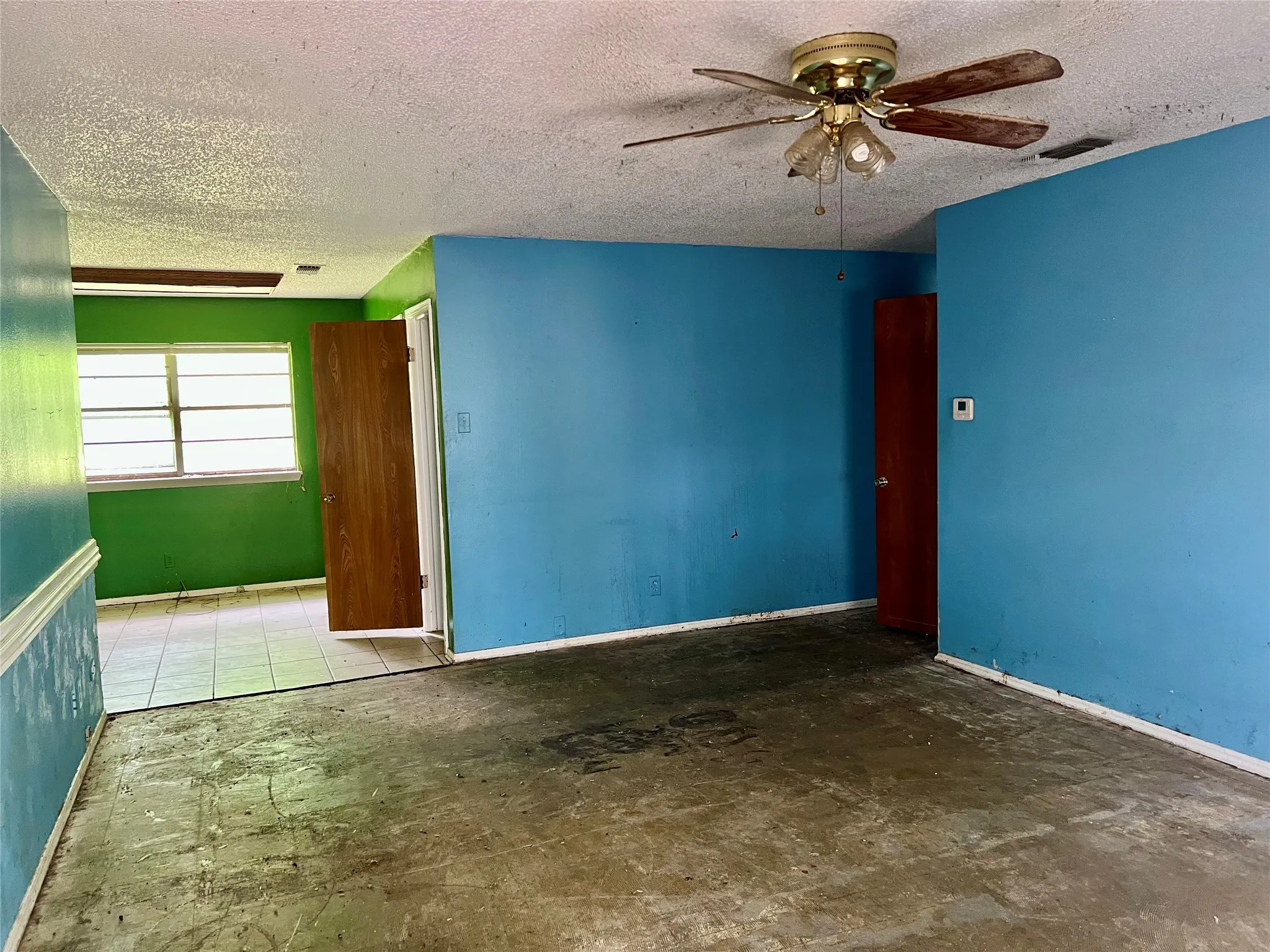 Single Family Residence For Sale in Montague County , 233 Hillcrest Drive, Nocona, Texas 76255, 3 Bedrooms, 2 Bathrooms, 1 Garage spaces, 1,128 Sqft, built in 1978, Price $150,000, mls#21333455, Real Estate Agent in Nocona, Homes For Sale in Montague county, Homes For Sale in Nocona, Realtor in Nocona Texas, Real Estate Brokerage Independent Realty Texas, Luminita Cordes Realtor