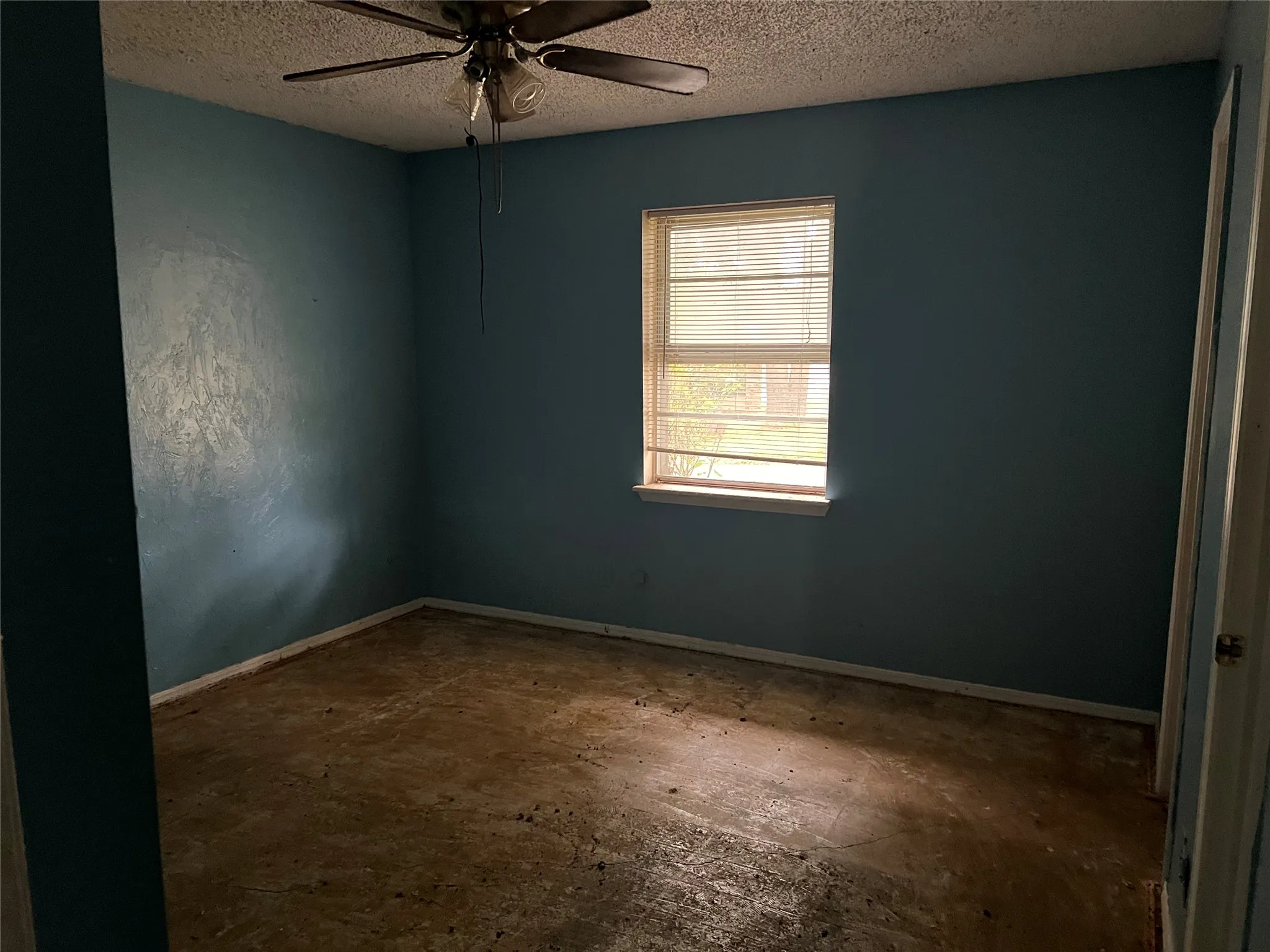 Single Family Residence For Sale in Montague County , 233 Hillcrest Drive, Nocona, Texas 76255, 3 Bedrooms, 2 Bathrooms, 1 Garage spaces, 1,128 Sqft, built in 1978, Price $150,000, mls#21333455, Real Estate Agent in Nocona, Homes For Sale in Montague county, Homes For Sale in Nocona, Realtor in Nocona Texas, Real Estate Brokerage Independent Realty Texas, Luminita Cordes Realtor