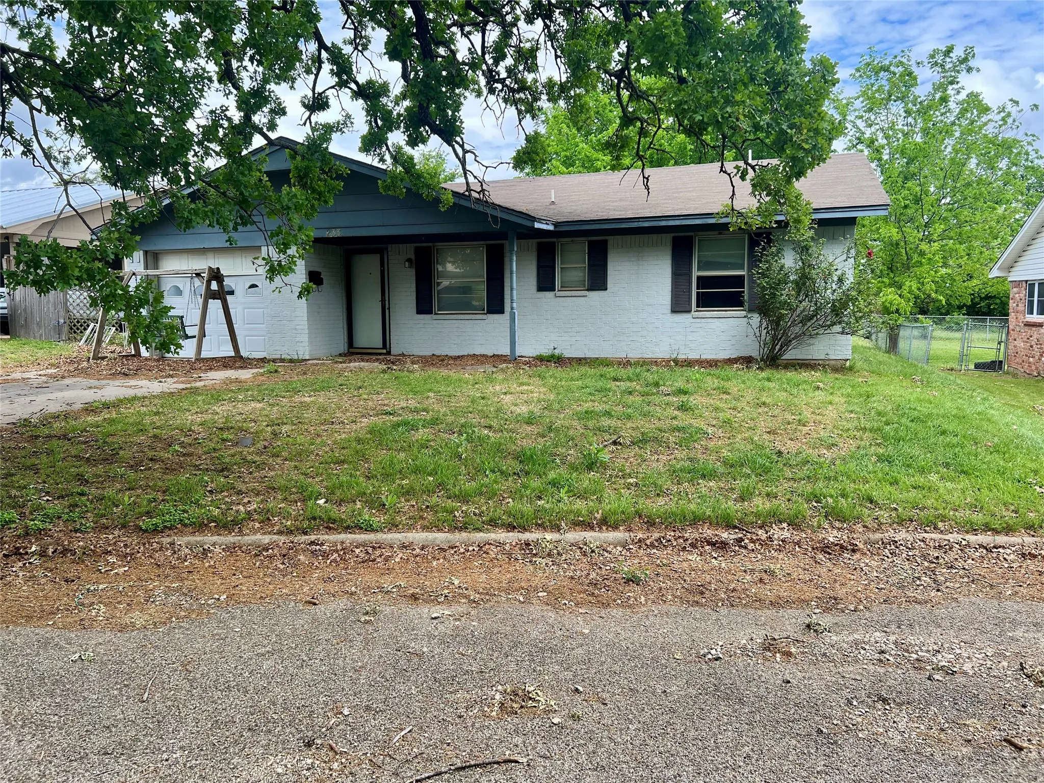 Single Family Residence For Sale in Montague County , 233 Hillcrest Drive, Nocona, Texas 76255, 3 Bedrooms, 2 Bathrooms, 1 Garage spaces, 1,128 Sqft, built in 1978, Price $150,000, mls#21333455, Real Estate Agent in Nocona, Homes For Sale in Montague county, Homes For Sale in Nocona, Realtor in Nocona Texas, Real Estate Brokerage Independent Realty Texas, Luminita Cordes Realtor