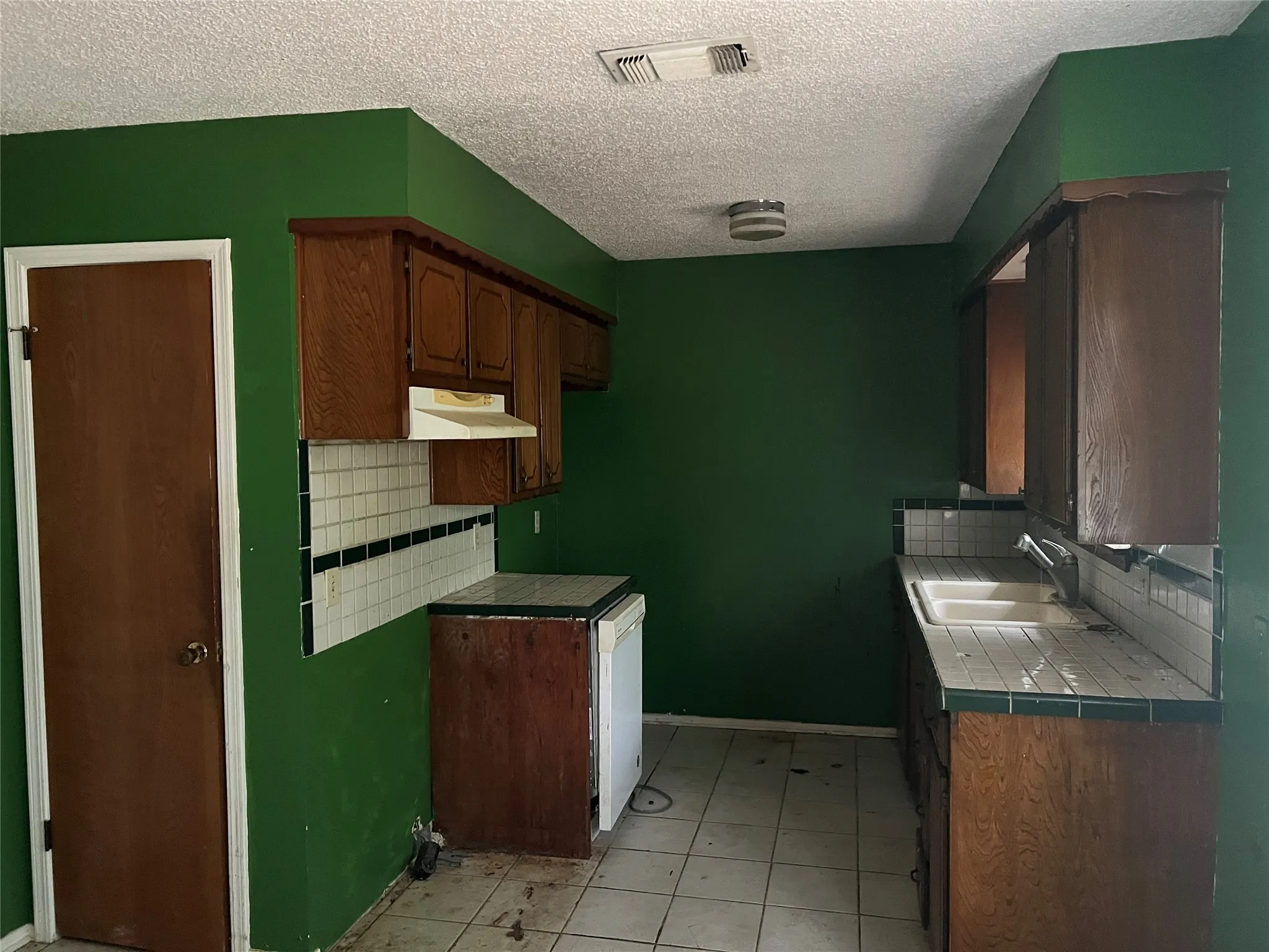 Single Family Residence For Sale in Montague County , 233 Hillcrest Drive, Nocona, Texas 76255, 3 Bedrooms, 2 Bathrooms, 1 Garage spaces, 1,128 Sqft, built in 1978, Price $150,000, mls#21333455, Real Estate Agent in Nocona, Homes For Sale in Montague county, Homes For Sale in Nocona, Realtor in Nocona Texas, Real Estate Brokerage Independent Realty Texas, Luminita Cordes Realtor