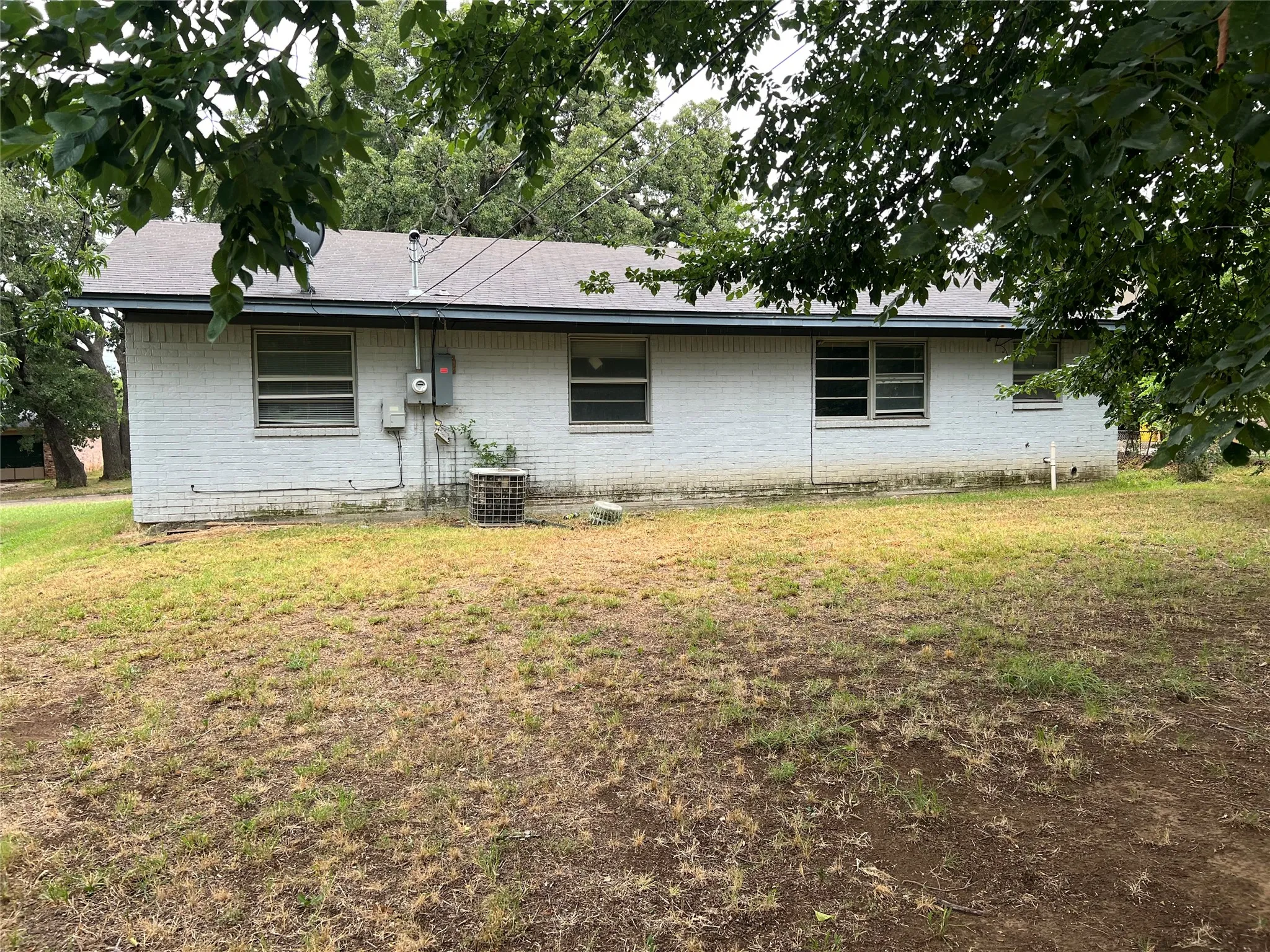 Single Family Residence For Sale in Montague County , 233 Hillcrest Drive, Nocona, Texas 76255, 3 Bedrooms, 2 Bathrooms, 1 Garage spaces, 1,128 Sqft, built in 1978, Price $150,000, mls#21333455, Real Estate Agent in Nocona, Homes For Sale in Montague county, Homes For Sale in Nocona, Realtor in Nocona Texas, Real Estate Brokerage Independent Realty Texas, Luminita Cordes Realtor