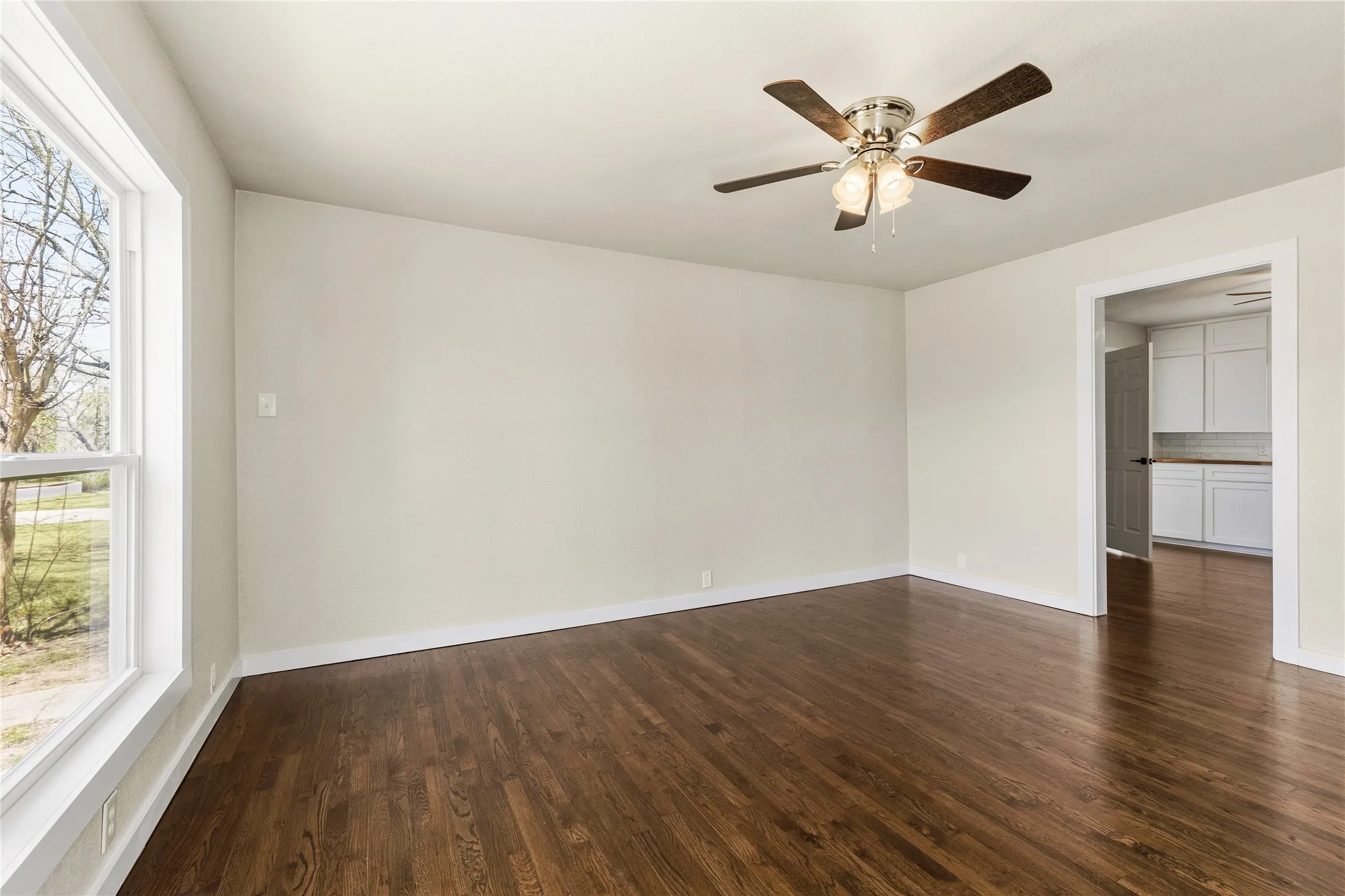 Single Family Residence For Sale in Grayson County , 417 N Burdette Avenue, Sherman, Texas 75090, 3 Bedroom, 1 Bathroom, Garage spaces, 1,063 Sqft, built in 1945, mls#21341070, Real Estate Agent in Sherman, Homes For Sale in Grayson county, Homes For Sale in Sherman, Realtor in Sherman Texas, Real Estate Brokerage Independent Realty Texas, Luminita Cordes Realtor