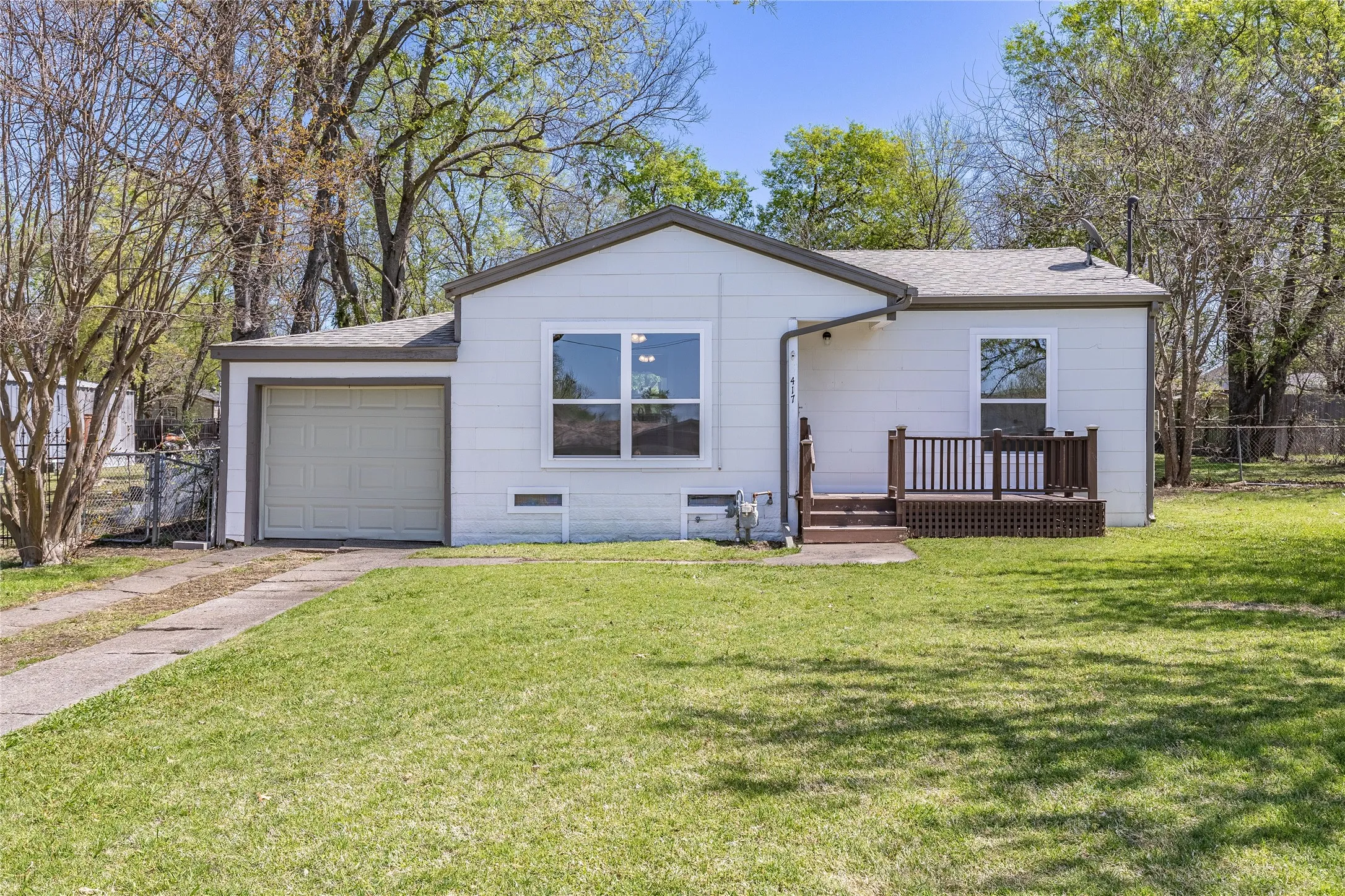Single Family Residence For Sale in Grayson County , 417 N Burdette Avenue, Sherman, Texas 75090, 3 Bedroom, 1 Bathroom, Garage spaces, 1,063 Sqft, built in 1945, mls#21341070, Real Estate Agent in Sherman, Homes For Sale in Grayson county, Homes For Sale in Sherman, Realtor in Sherman Texas, Real Estate Brokerage Independent Realty Texas, Luminita Cordes Realtor