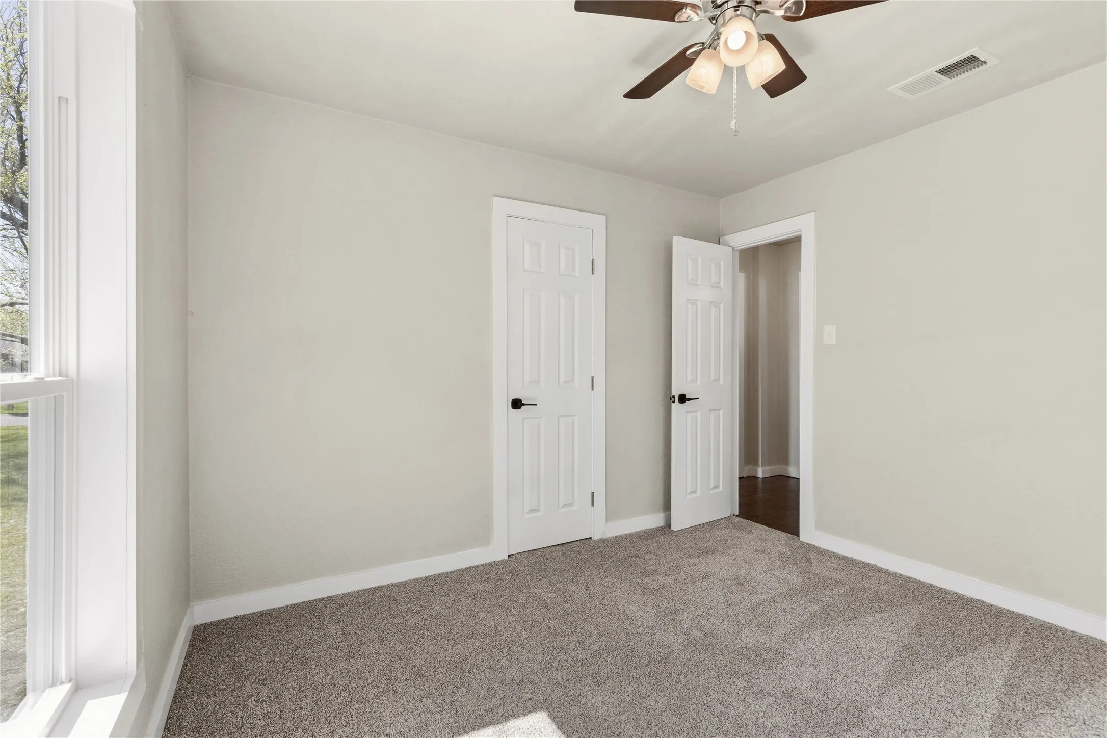 Single Family Residence For Sale in Grayson County , 417 N Burdette Avenue, Sherman, Texas 75090, 3 Bedroom, 1 Bathroom, Garage spaces, 1,063 Sqft, built in 1945, mls#21341070, Real Estate Agent in Sherman, Homes For Sale in Grayson county, Homes For Sale in Sherman, Realtor in Sherman Texas, Real Estate Brokerage Independent Realty Texas, Luminita Cordes Realtor