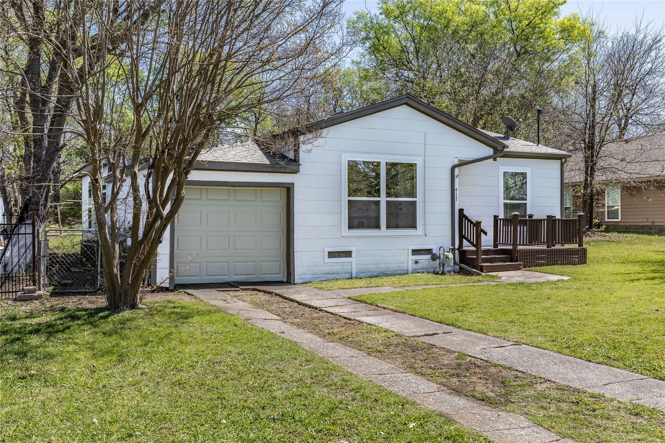 Single Family Residence For Sale in Grayson County , 417 N Burdette Avenue, Sherman, Texas 75090, 3 Bedroom, 1 Bathroom, Garage spaces, 1,063 Sqft, built in 1945, mls#21341070, Real Estate Agent in Sherman, Homes For Sale in Grayson county, Homes For Sale in Sherman, Realtor in Sherman Texas, Real Estate Brokerage Independent Realty Texas, Luminita Cordes Realtor