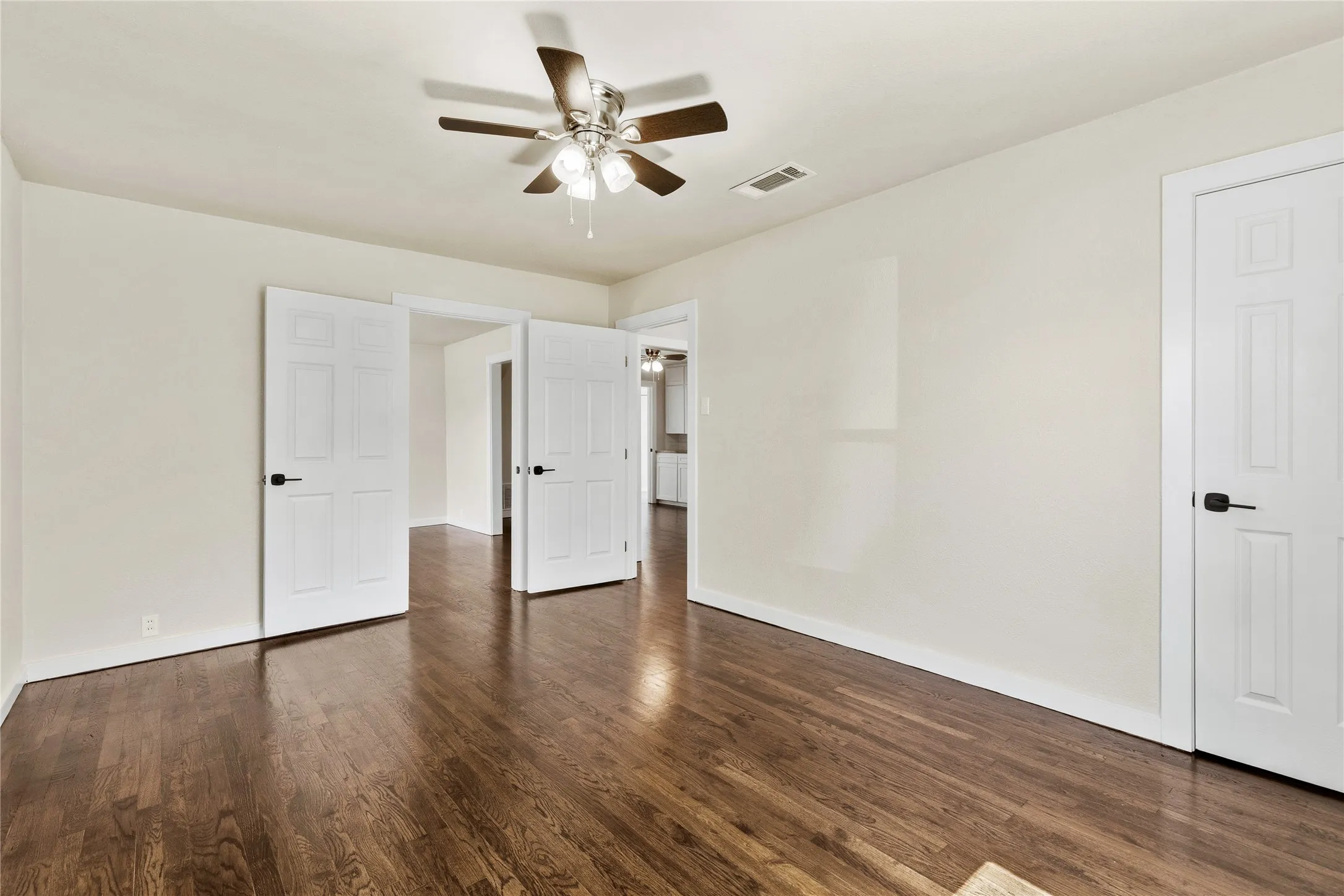 Single Family Residence For Sale in Grayson County , 417 N Burdette Avenue, Sherman, Texas 75090, 3 Bedroom, 1 Bathroom, Garage spaces, 1,063 Sqft, built in 1945, mls#21341070, Real Estate Agent in Sherman, Homes For Sale in Grayson county, Homes For Sale in Sherman, Realtor in Sherman Texas, Real Estate Brokerage Independent Realty Texas, Luminita Cordes Realtor