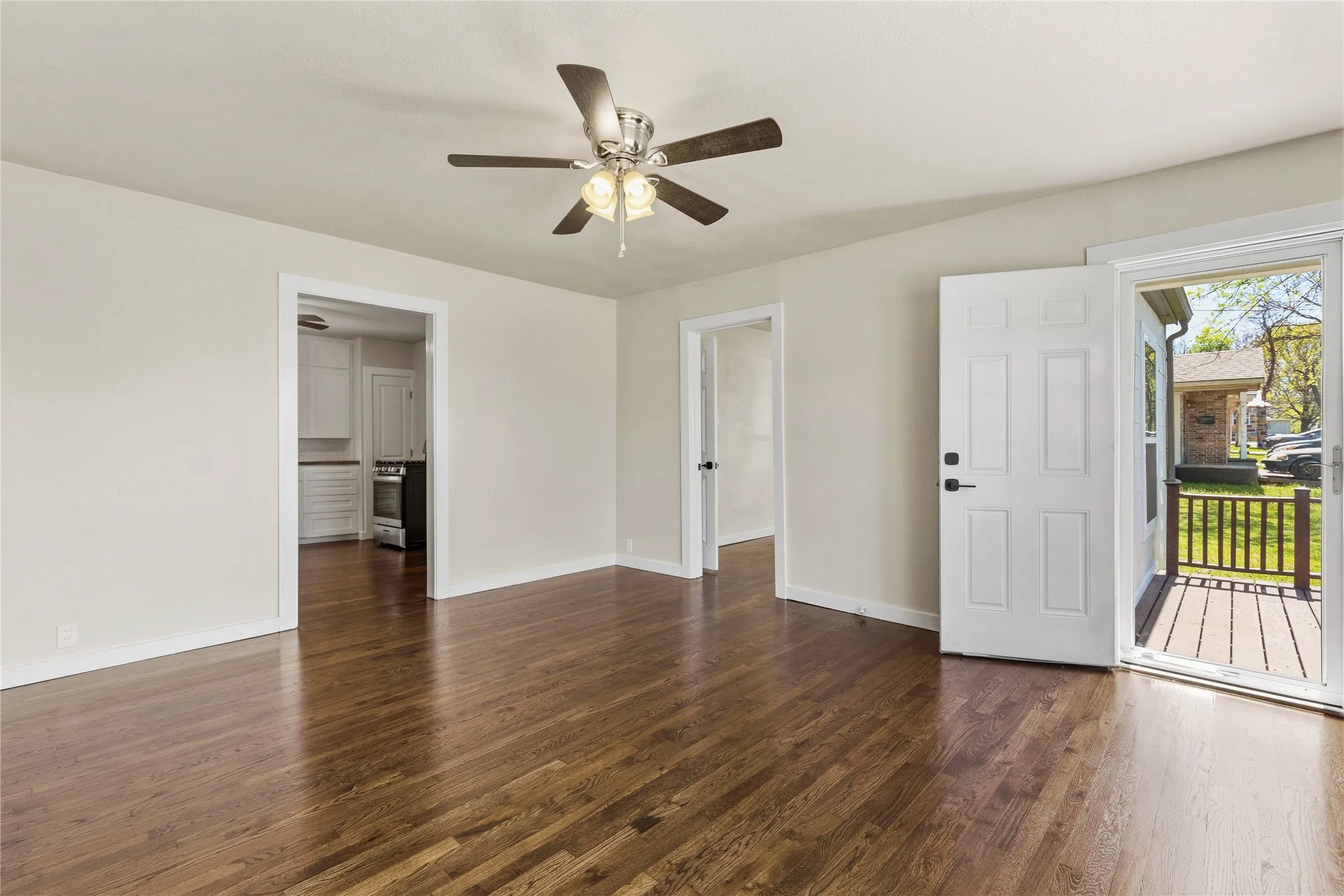 Single Family Residence For Sale in Grayson County , 417 N Burdette Avenue, Sherman, Texas 75090, 3 Bedroom, 1 Bathroom, Garage spaces, 1,063 Sqft, built in 1945, mls#21341070, Real Estate Agent in Sherman, Homes For Sale in Grayson county, Homes For Sale in Sherman, Realtor in Sherman Texas, Real Estate Brokerage Independent Realty Texas, Luminita Cordes Realtor