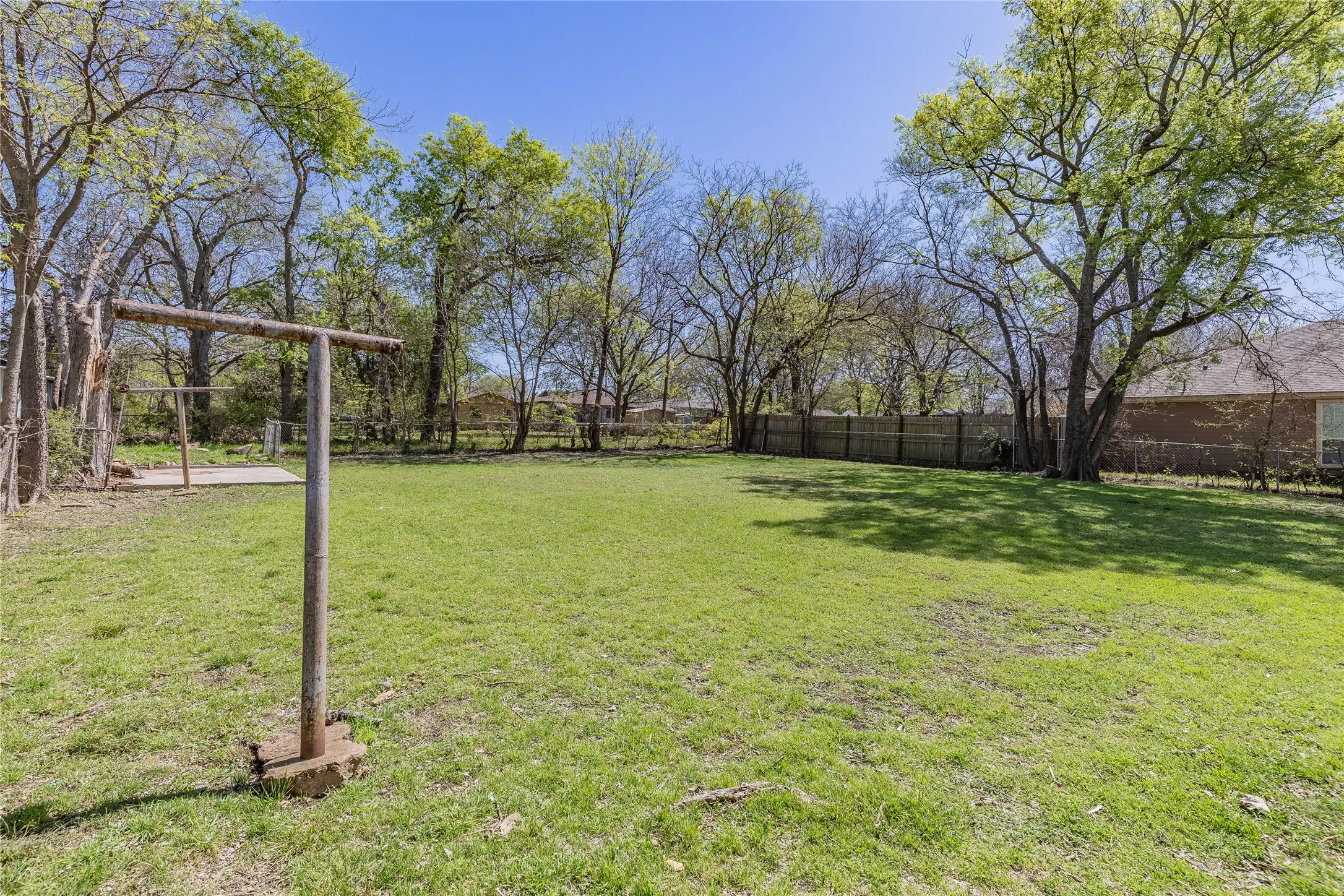 Spacious Back yard