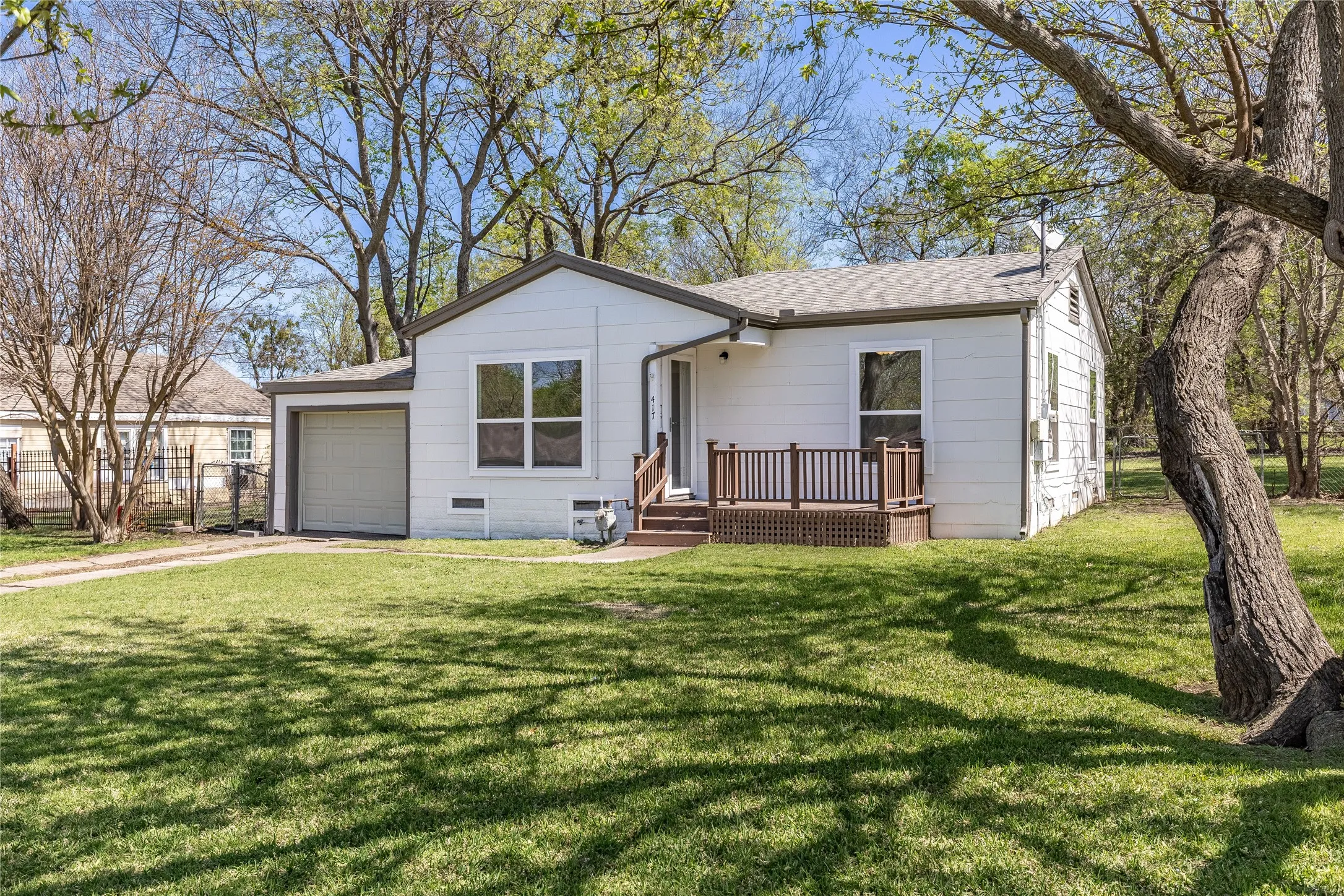 Single Family Residence For Sale in Grayson County , 417 N Burdette Avenue, Sherman, Texas 75090, 3 Bedroom, 1 Bathroom, Garage spaces, 1,063 Sqft, built in 1945, mls#21341070, Real Estate Agent in Sherman, Homes For Sale in Grayson county, Homes For Sale in Sherman, Realtor in Sherman Texas, Real Estate Brokerage Independent Realty Texas, Luminita Cordes Realtor