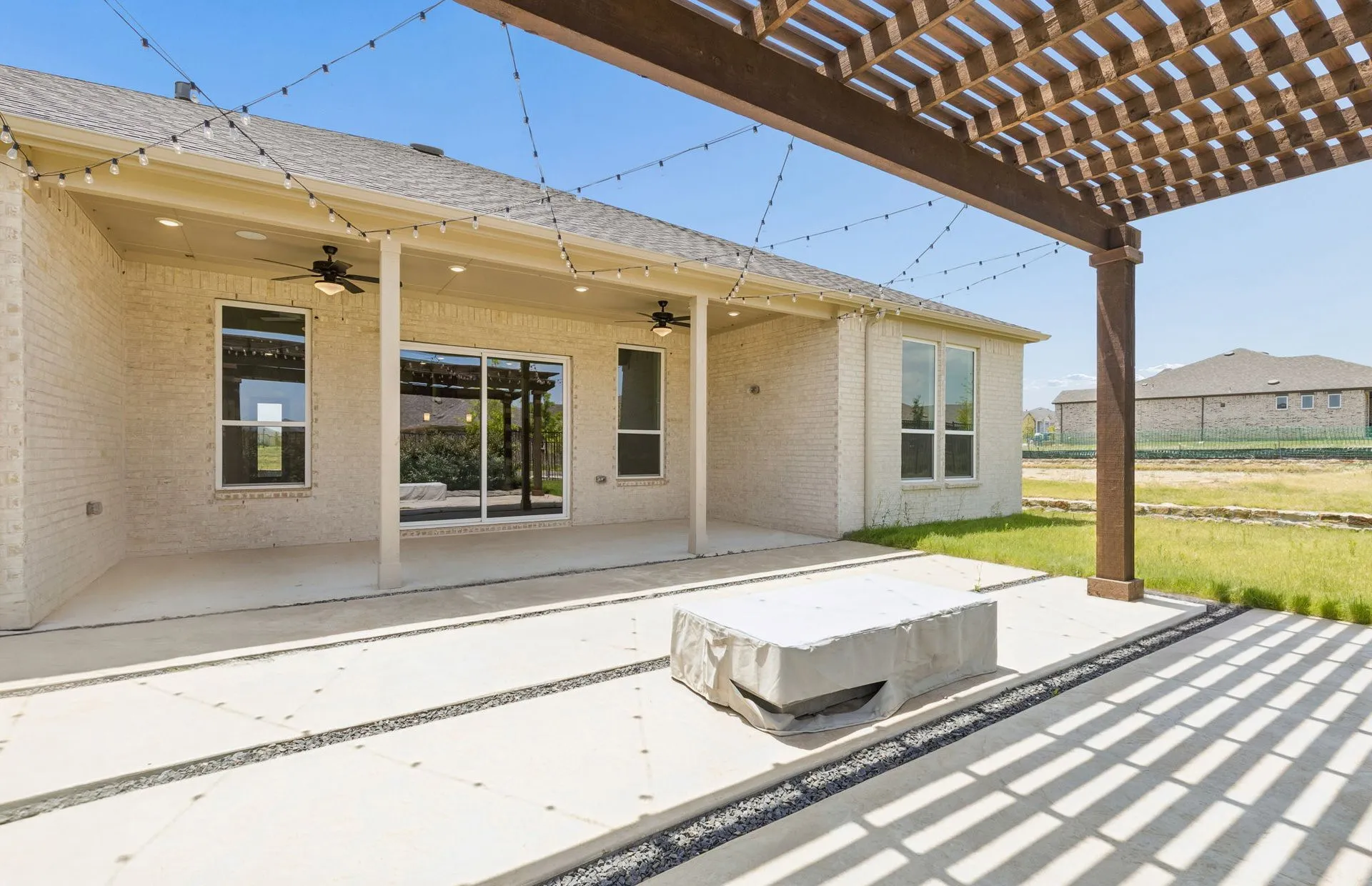 Large back patio and pergola, perfect for entertaining