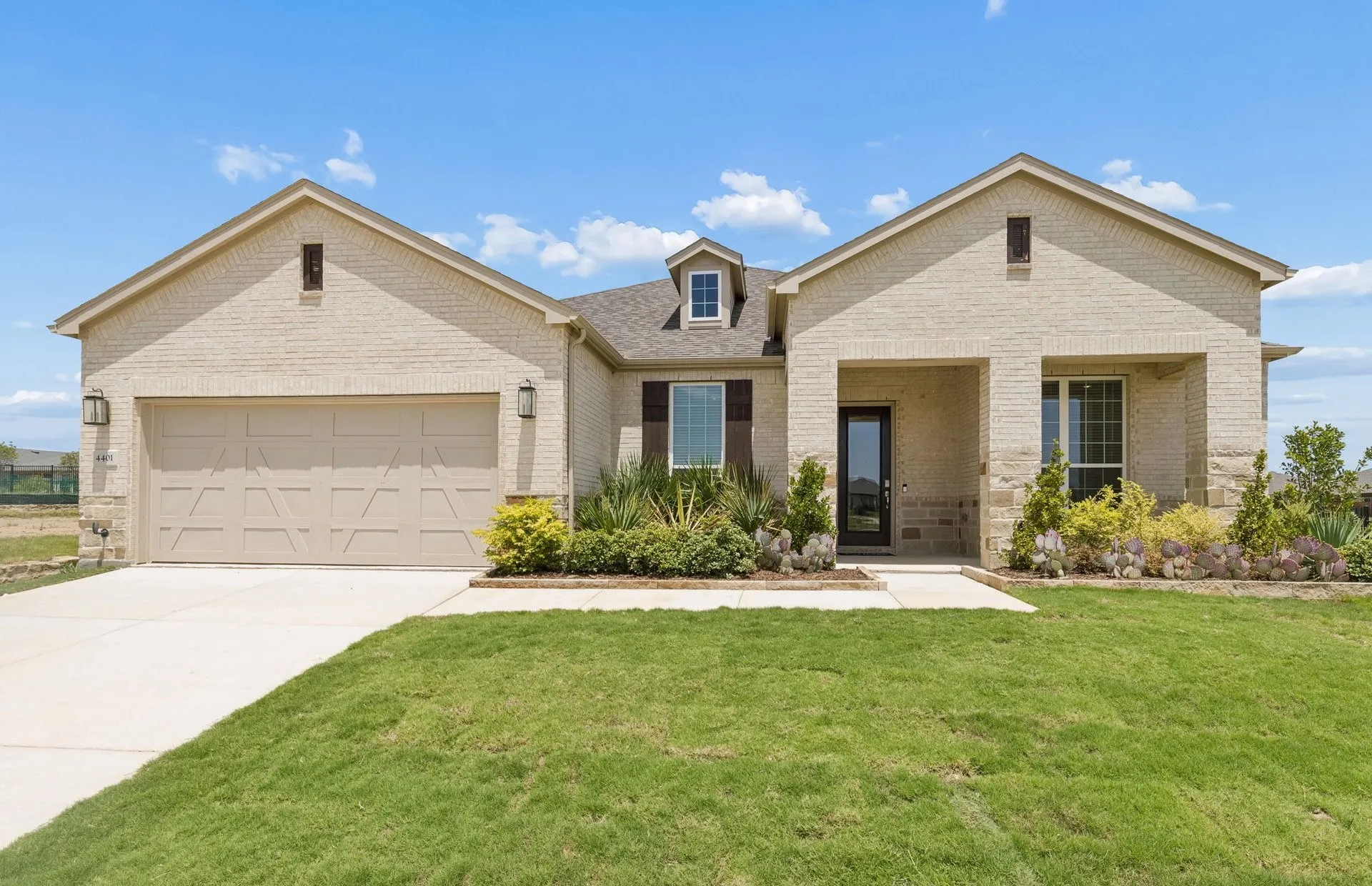 Single Family Residence For Sale in Collin County , 4401 Chaplin Street, Celina, Texas 75009, 2 Bedroom, 3 Bathroom, 2 Garage spaces, 2,245 Sqft, built in 2024, mls#21337169, Real Estate Agent in Celina, Homes For Sale in Collin county, Homes For Sale in Celina, Realtor in Celina Texas, Real Estate Brokerage Independent Realty Texas, Luminita Cordes Realtor
