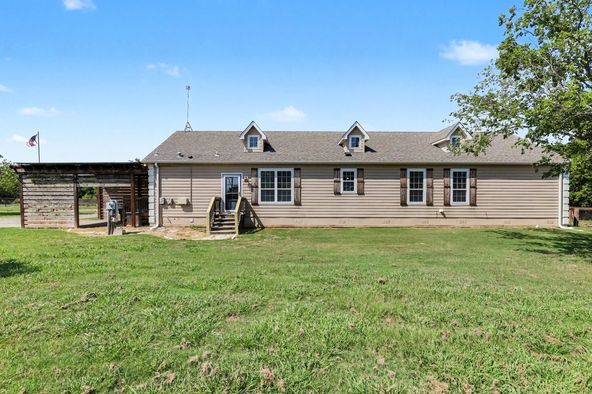 Single Family Residence For Sale in Grayson County , 1135 Leo Andrews Road, Whitesboro, Texas 76273, 4 Bedroom, 3 Bathroom, Garage spaces, 2,280 Sqft, built in 2016, mls#21338642, Real Estate Agent in Whitesboro, Homes For Sale in Grayson county, Homes For Sale in Whitesboro, Realtor in Whitesboro Texas, Real Estate Brokerage Independent Realty Texas, Luminita Cordes Realtor