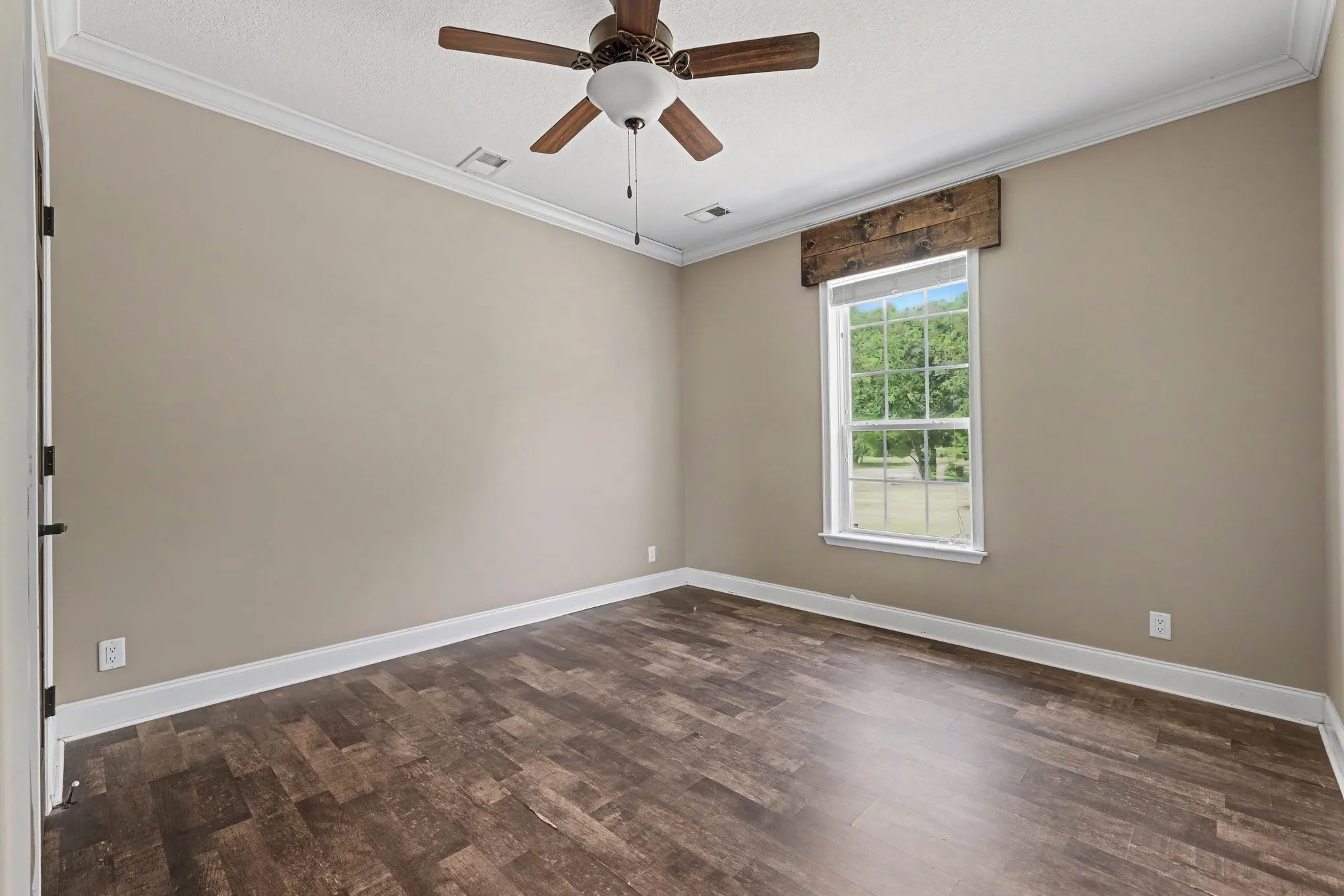 Single Family Residence For Sale in Grayson County , 1135 Leo Andrews Road, Whitesboro, Texas 76273, 4 Bedroom, 3 Bathroom, Garage spaces, 2,280 Sqft, built in 2016, mls#21338642, Real Estate Agent in Whitesboro, Homes For Sale in Grayson county, Homes For Sale in Whitesboro, Realtor in Whitesboro Texas, Real Estate Brokerage Independent Realty Texas, Luminita Cordes Realtor