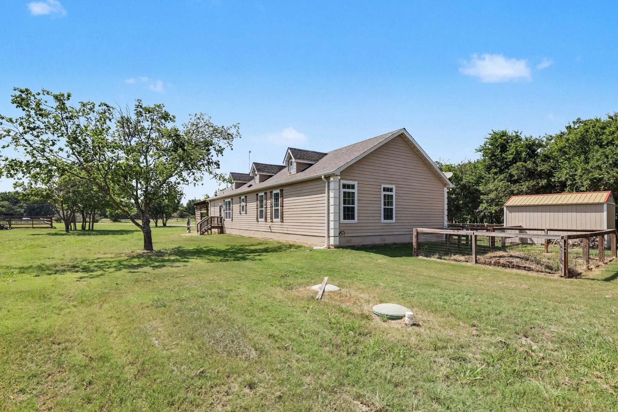 Single Family Residence For Sale in Grayson County , 1135 Leo Andrews Road, Whitesboro, Texas 76273, 4 Bedroom, 3 Bathroom, Garage spaces, 2,280 Sqft, built in 2016, mls#21338642, Real Estate Agent in Whitesboro, Homes For Sale in Grayson county, Homes For Sale in Whitesboro, Realtor in Whitesboro Texas, Real Estate Brokerage Independent Realty Texas, Luminita Cordes Realtor
