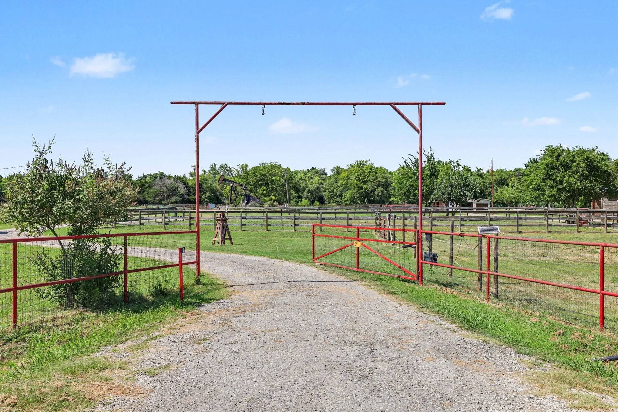 Single Family Residence For Sale in Grayson County , 1135 Leo Andrews Road, Whitesboro, Texas 76273, 4 Bedroom, 3 Bathroom, Garage spaces, 2,280 Sqft, built in 2016, mls#21338642, Real Estate Agent in Whitesboro, Homes For Sale in Grayson county, Homes For Sale in Whitesboro, Realtor in Whitesboro Texas, Real Estate Brokerage Independent Realty Texas, Luminita Cordes Realtor
