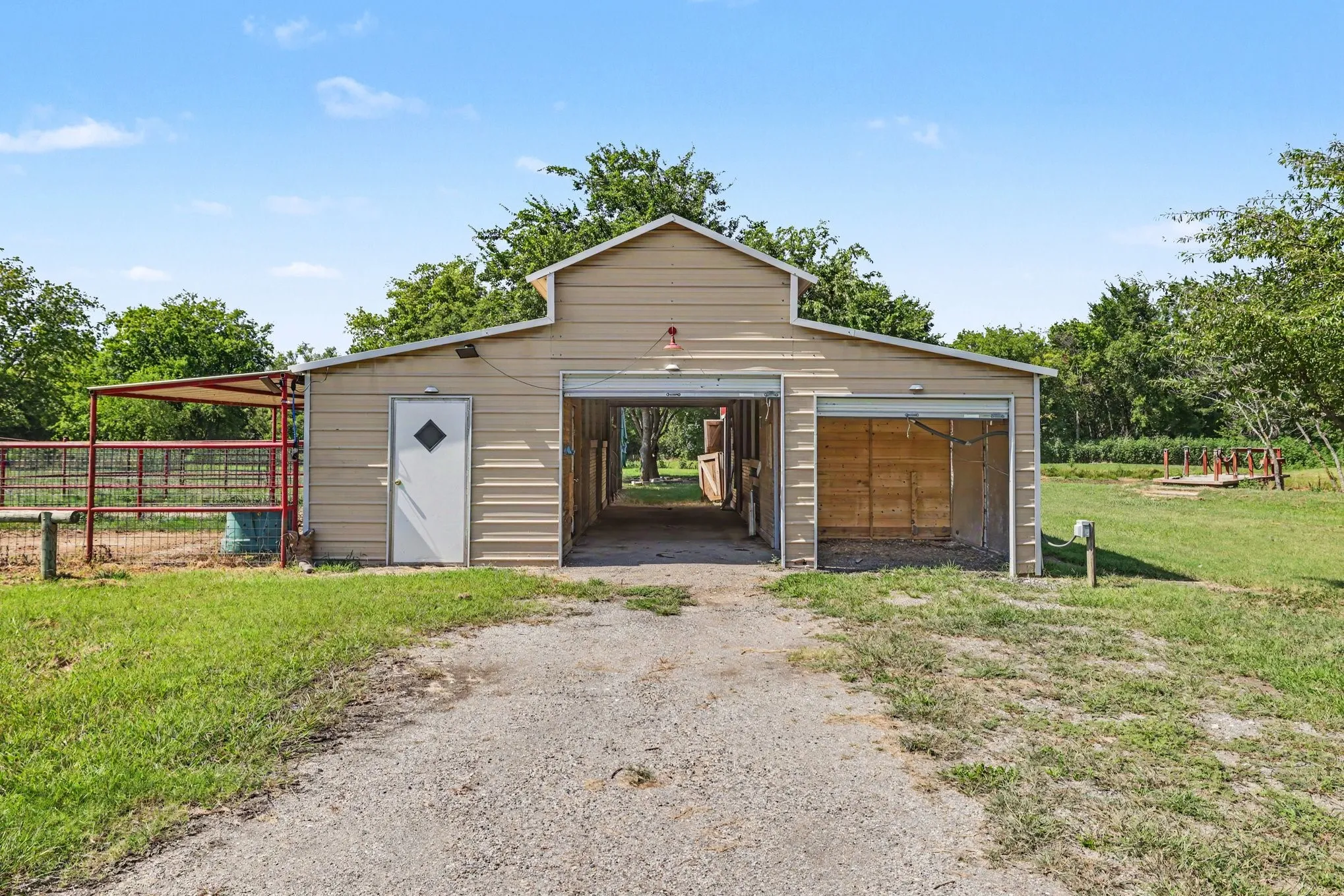Single Family Residence For Sale in Grayson County , 1135 Leo Andrews Road, Whitesboro, Texas 76273, 4 Bedroom, 3 Bathroom, Garage spaces, 2,280 Sqft, built in 2016, mls#21338642, Real Estate Agent in Whitesboro, Homes For Sale in Grayson county, Homes For Sale in Whitesboro, Realtor in Whitesboro Texas, Real Estate Brokerage Independent Realty Texas, Luminita Cordes Realtor