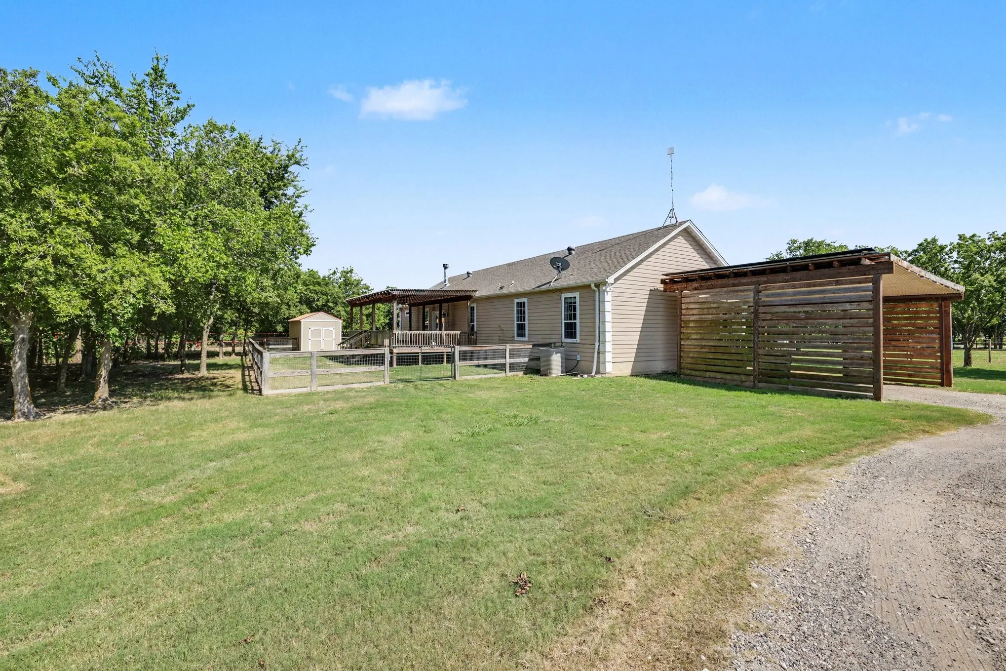 Single Family Residence For Sale in Grayson County , 1135 Leo Andrews Road, Whitesboro, Texas 76273, 4 Bedroom, 3 Bathroom, Garage spaces, 2,280 Sqft, built in 2016, mls#21338642, Real Estate Agent in Whitesboro, Homes For Sale in Grayson county, Homes For Sale in Whitesboro, Realtor in Whitesboro Texas, Real Estate Brokerage Independent Realty Texas, Luminita Cordes Realtor