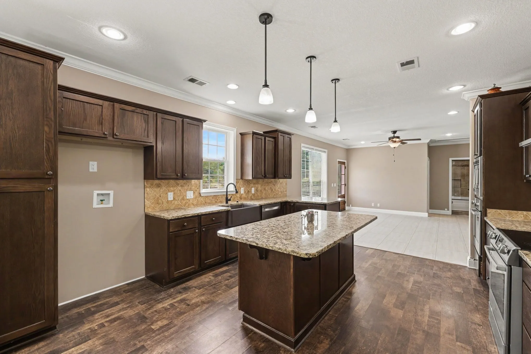 Single Family Residence For Sale in Grayson County , 1135 Leo Andrews Road, Whitesboro, Texas 76273, 4 Bedroom, 3 Bathroom, Garage spaces, 2,280 Sqft, built in 2016, mls#21338642, Real Estate Agent in Whitesboro, Homes For Sale in Grayson county, Homes For Sale in Whitesboro, Realtor in Whitesboro Texas, Real Estate Brokerage Independent Realty Texas, Luminita Cordes Realtor