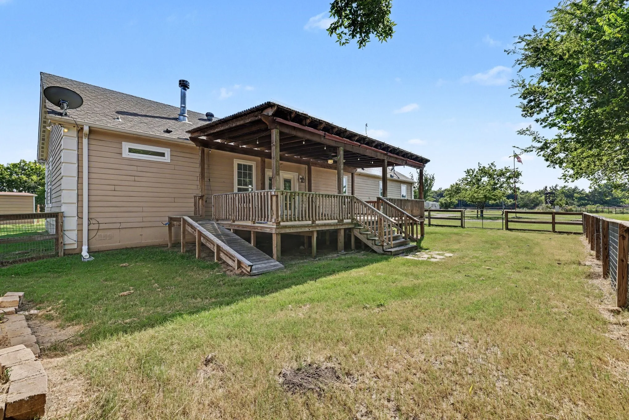 Single Family Residence For Sale in Grayson County , 1135 Leo Andrews Road, Whitesboro, Texas 76273, 4 Bedroom, 3 Bathroom, Garage spaces, 2,280 Sqft, built in 2016, mls#21338642, Real Estate Agent in Whitesboro, Homes For Sale in Grayson county, Homes For Sale in Whitesboro, Realtor in Whitesboro Texas, Real Estate Brokerage Independent Realty Texas, Luminita Cordes Realtor