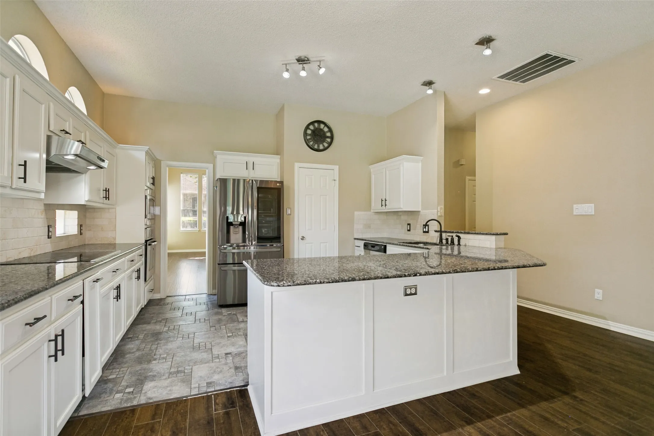 Single Family Residence For Rent in Collin County , 2321 San Gabriel Drive, Plano, Texas 75074, 5 Bedroom, 3 Bathroom, 2 Garage spaces, 3,169 Sqft, built in 1993, mls#21340983, Real Estate Agent in Plano, Homes For Rent in Collin county, Homes For Rent in Plano, Realtor in Plano Texas, Real Estate Brokerage Independent Realty Texas, Luminita Cordes Realtor