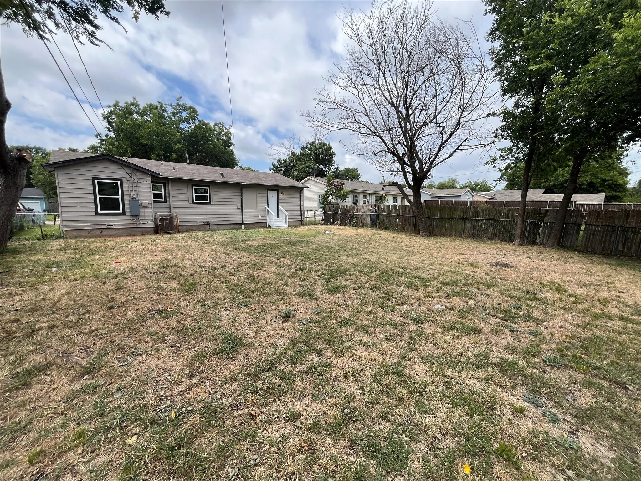 Single Family Residence For Rent in Dallas County , 719 Fairwood Drive, Dallas, Texas 75232, 4 Bedroom, 2 Bathroom, Garage spaces, 1,292 Sqft, built in 1957, mls#21326091, Real Estate Agent in Dallas, Homes For Rent in Dallas county, Homes For Rent in Dallas, Realtor in Dallas Texas, Real Estate Brokerage Independent Realty Texas, Luminita Cordes Realtor