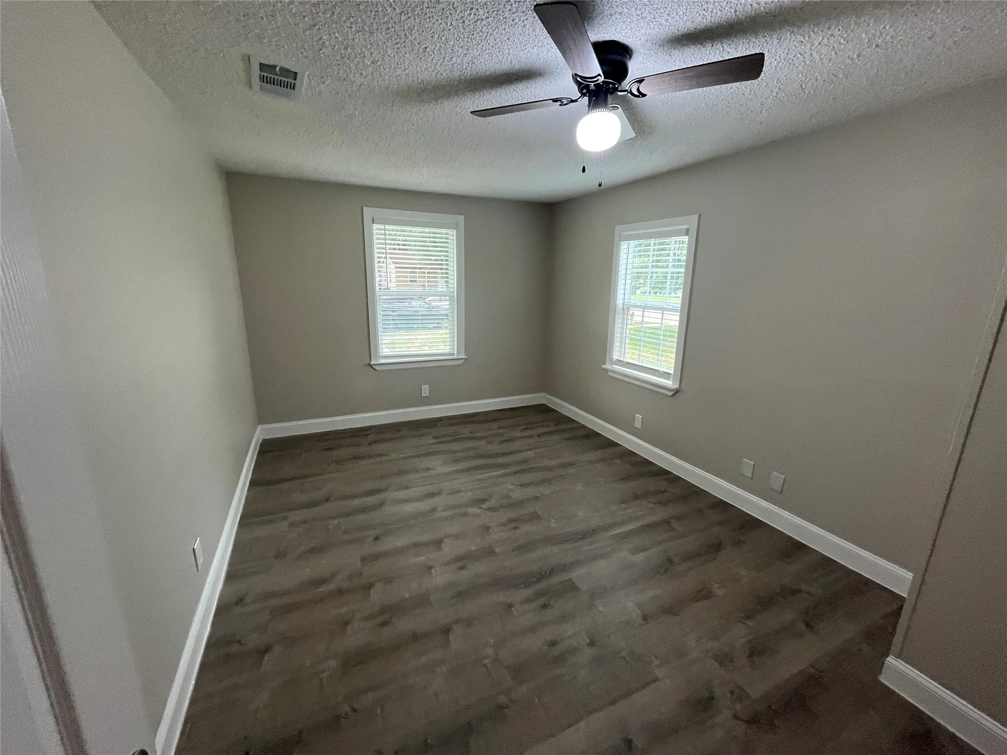 Single Family Residence For Rent in Dallas County , 719 Fairwood Drive, Dallas, Texas 75232, 4 Bedroom, 2 Bathroom, Garage spaces, 1,292 Sqft, built in 1957, mls#21326091, Real Estate Agent in Dallas, Homes For Rent in Dallas county, Homes For Rent in Dallas, Realtor in Dallas Texas, Real Estate Brokerage Independent Realty Texas, Luminita Cordes Realtor