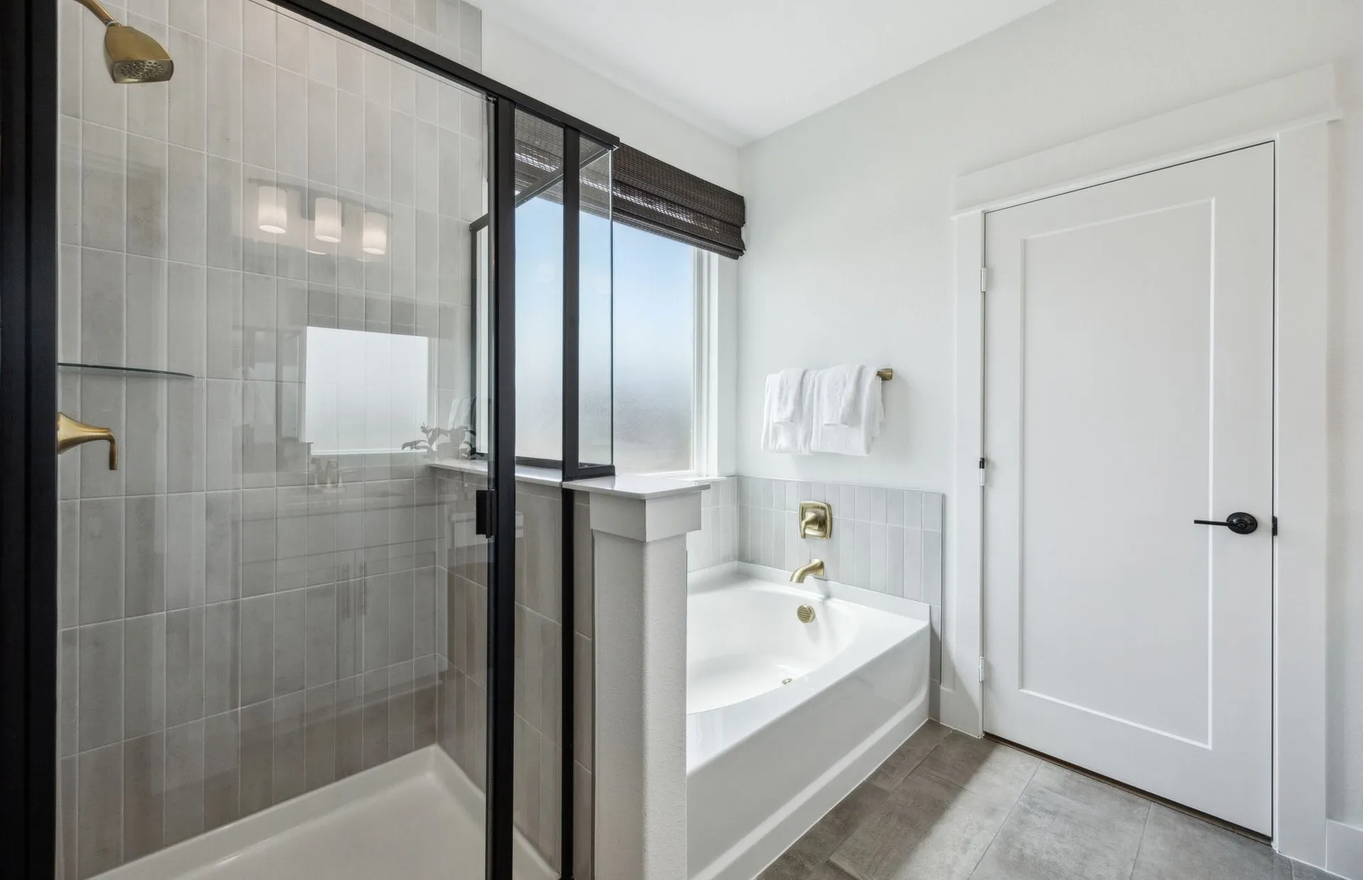 *Model representation. Some features and options may differ - Owner's private bath
