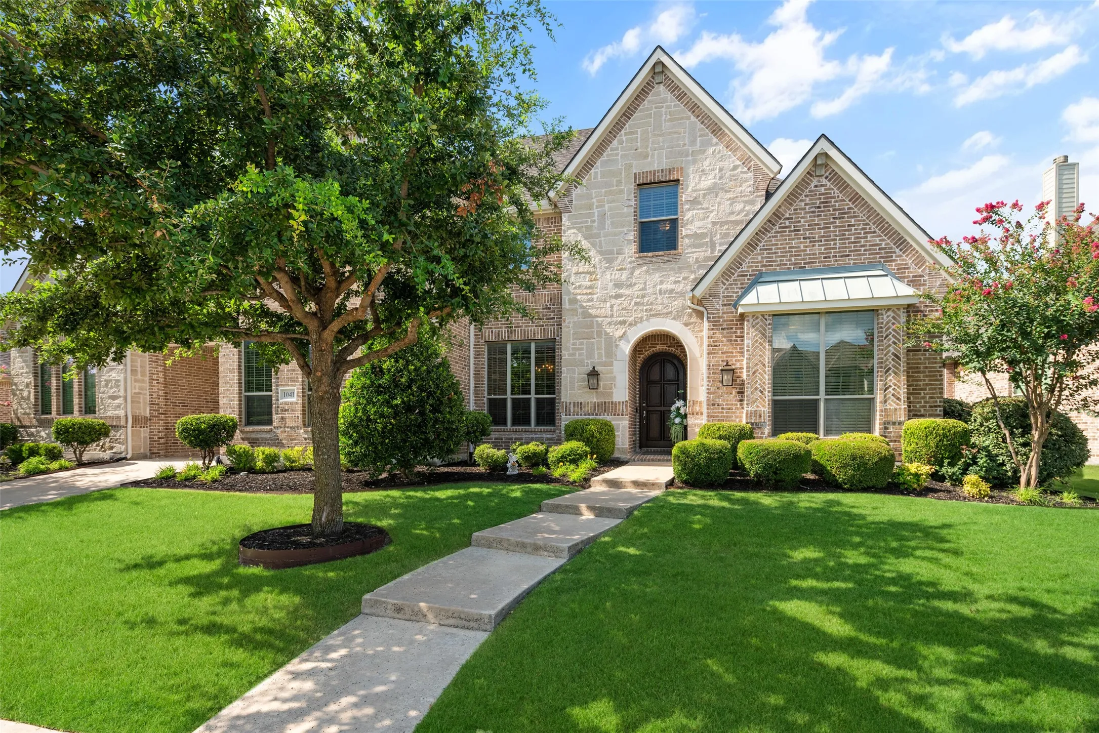 Single Family Residence For Sale in Collin County , 1041 White Crest Lane, Prosper, Texas 75078, 5 Bedroom, 6 Bathroom, 3 Garage spaces, 4,417 Sqft, built in 2014, Price $959,000, mls#21338516, Real Estate Agent in Prosper, Homes For Sale in Collin county, Homes For Sale in Prosper, Realtor in Prosper Texas, Real Estate Brokerage Independent Realty Texas, Luminita Cordes Realtor