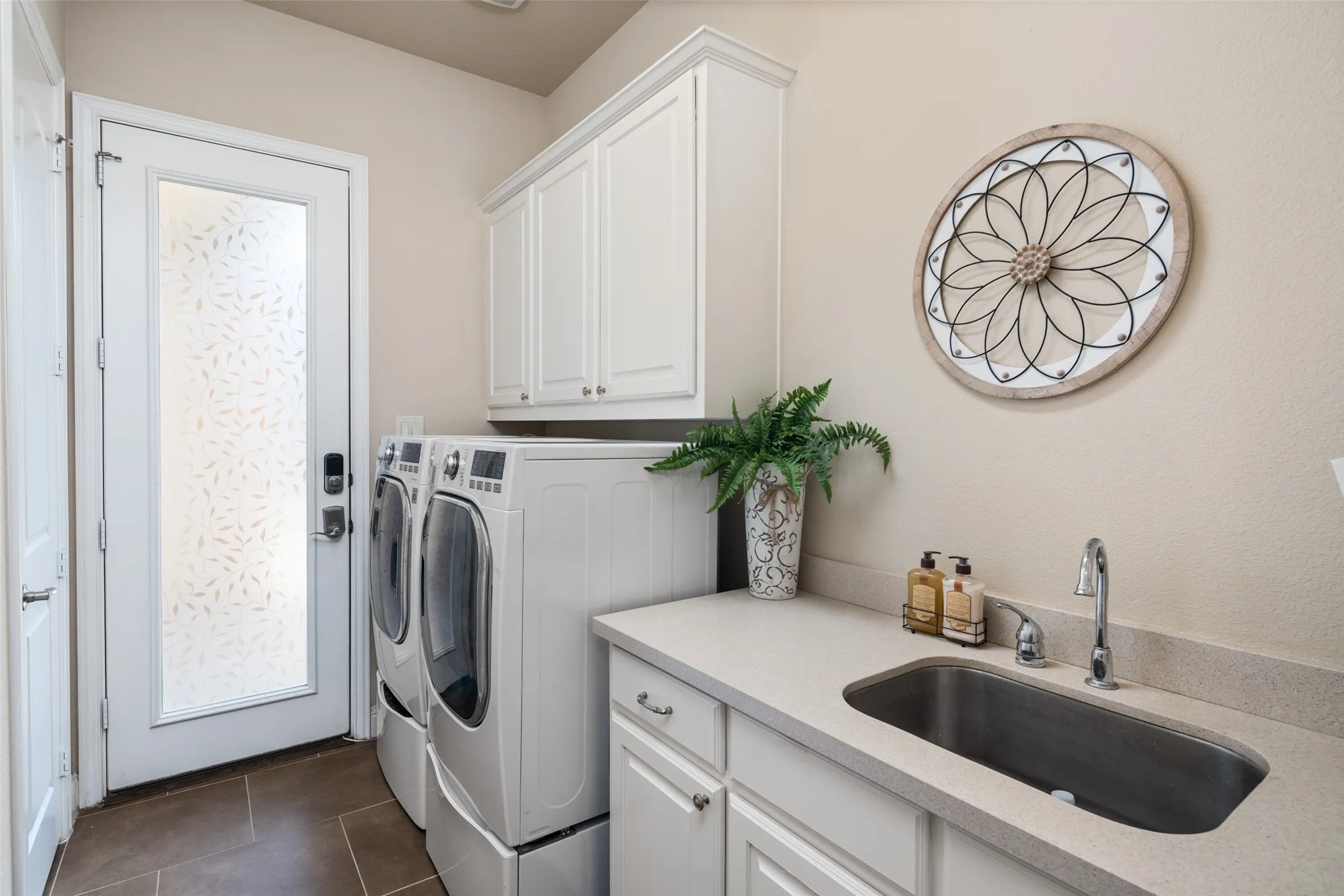 Single Family Residence For Sale in Collin County , 1041 White Crest Lane, Prosper, Texas 75078, 5 Bedroom, 6 Bathroom, 3 Garage spaces, 4,417 Sqft, built in 2014, Price $959,000, mls#21338516, Real Estate Agent in Prosper, Homes For Sale in Collin county, Homes For Sale in Prosper, Realtor in Prosper Texas, Real Estate Brokerage Independent Realty Texas, Luminita Cordes Realtor