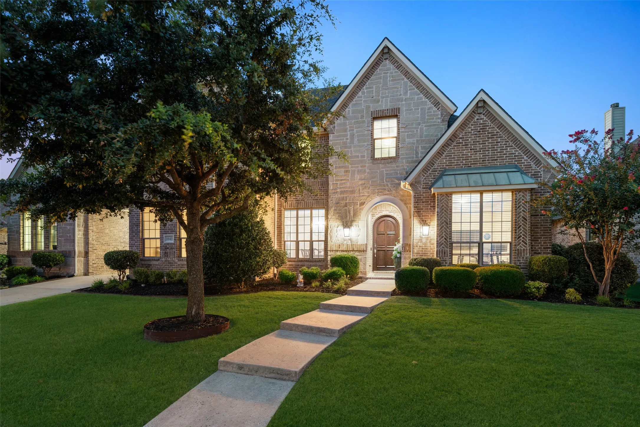 Single Family Residence For Sale in Collin County , 1041 White Crest Lane, Prosper, Texas 75078, 5 Bedroom, 6 Bathroom, 3 Garage spaces, 4,417 Sqft, built in 2014, Price $959,000, mls#21338516, Real Estate Agent in Prosper, Homes For Sale in Collin county, Homes For Sale in Prosper, Realtor in Prosper Texas, Real Estate Brokerage Independent Realty Texas, Luminita Cordes Realtor