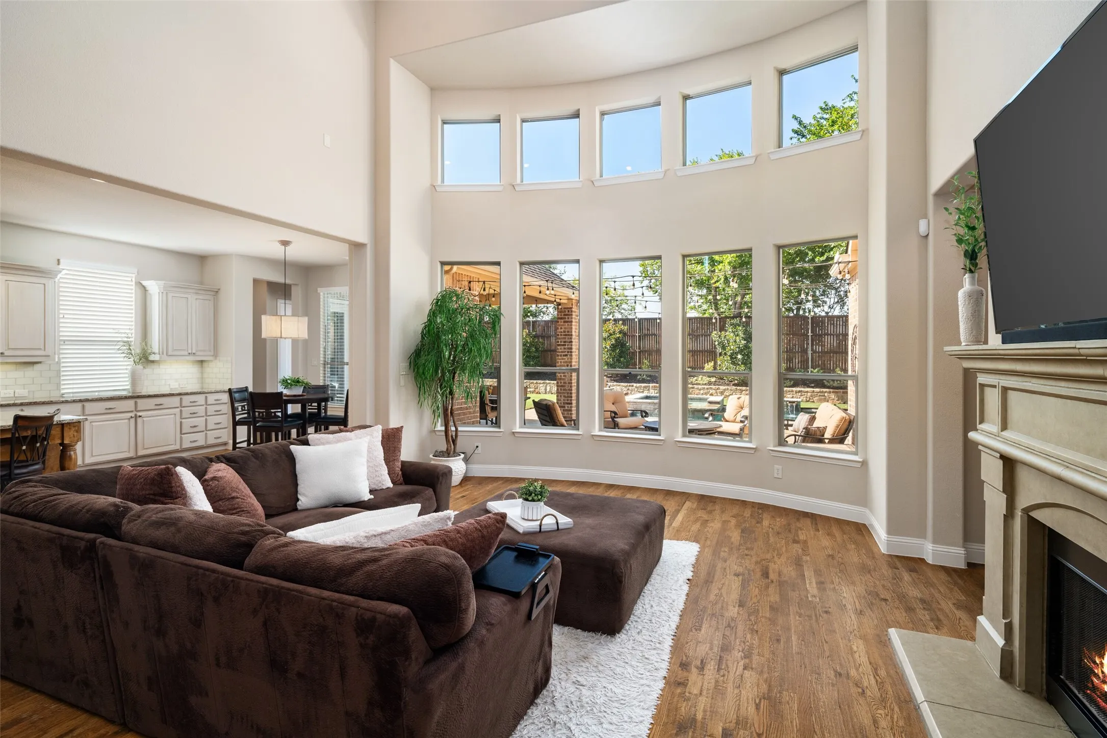 Single Family Residence For Sale in Collin County , 1041 White Crest Lane, Prosper, Texas 75078, 5 Bedroom, 6 Bathroom, 3 Garage spaces, 4,417 Sqft, built in 2014, Price $959,000, mls#21338516, Real Estate Agent in Prosper, Homes For Sale in Collin county, Homes For Sale in Prosper, Realtor in Prosper Texas, Real Estate Brokerage Independent Realty Texas, Luminita Cordes Realtor