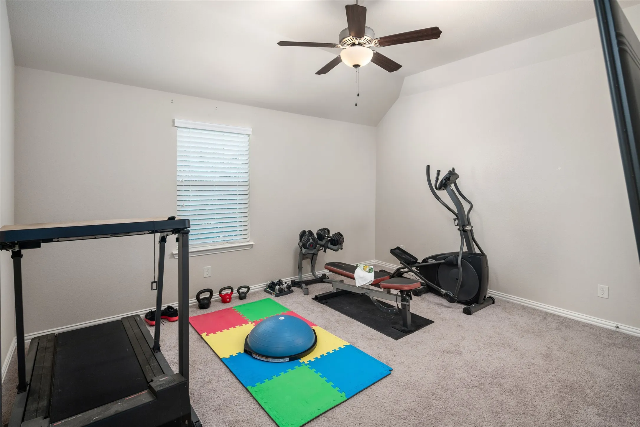 Single Family Residence For Sale in Collin County , 1041 White Crest Lane, Prosper, Texas 75078, 5 Bedroom, 6 Bathroom, 3 Garage spaces, 4,417 Sqft, built in 2014, Price $959,000, mls#21338516, Real Estate Agent in Prosper, Homes For Sale in Collin county, Homes For Sale in Prosper, Realtor in Prosper Texas, Real Estate Brokerage Independent Realty Texas, Luminita Cordes Realtor