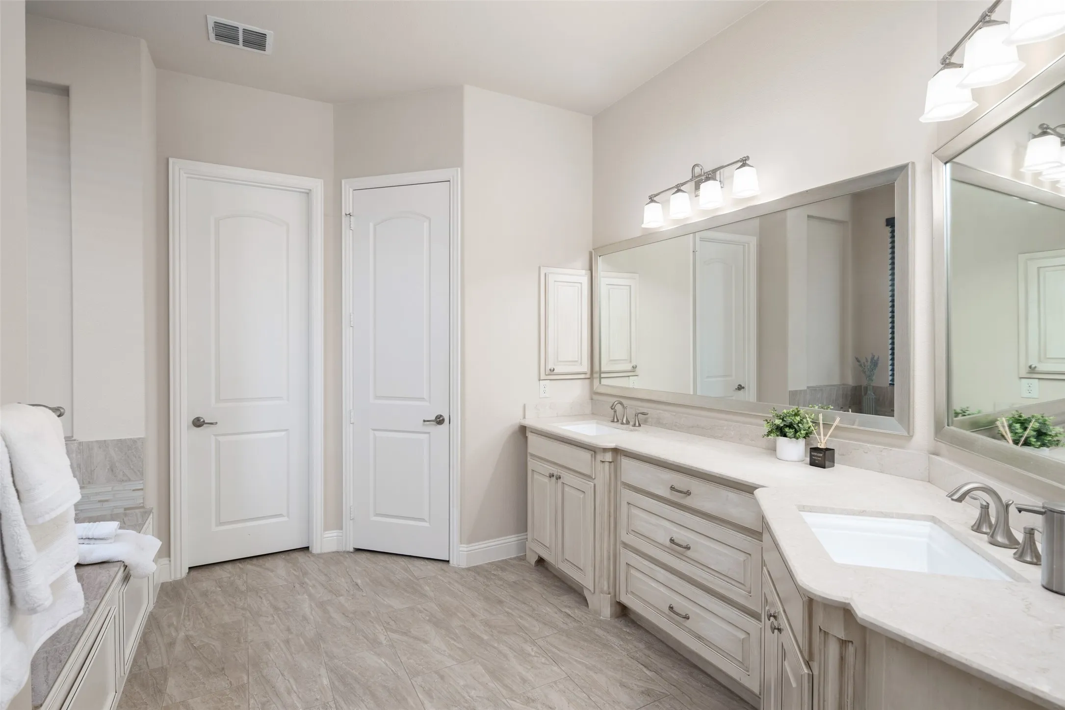 Single Family Residence For Sale in Collin County , 1041 White Crest Lane, Prosper, Texas 75078, 5 Bedroom, 6 Bathroom, 3 Garage spaces, 4,417 Sqft, built in 2014, Price $959,000, mls#21338516, Real Estate Agent in Prosper, Homes For Sale in Collin county, Homes For Sale in Prosper, Realtor in Prosper Texas, Real Estate Brokerage Independent Realty Texas, Luminita Cordes Realtor