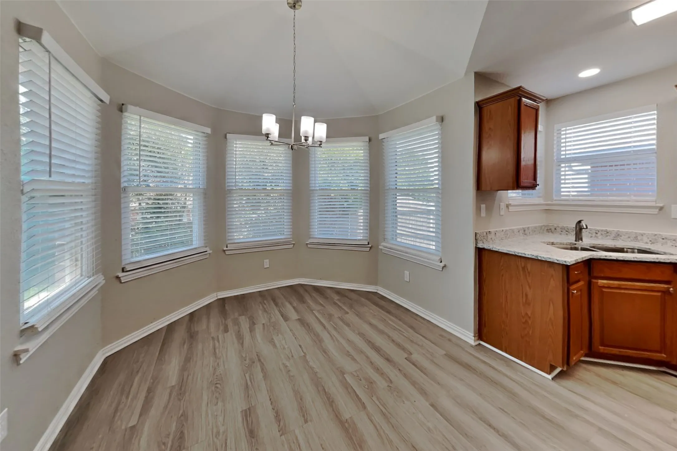 Single Family Residence For Rent in Tarrant County , 2014 Wahoo Drive, Mansfield, Texas 76063, 3 Bedroom, 2 Bathroom, 2 Garage spaces, 1,972 Sqft, built in 2003, mls#21341130, Real Estate Agent in Mansfield, Homes For Rent in Tarrant county, Homes For Rent in Mansfield, Realtor in Mansfield Texas, Real Estate Brokerage Independent Realty Texas, Luminita Cordes Realtor