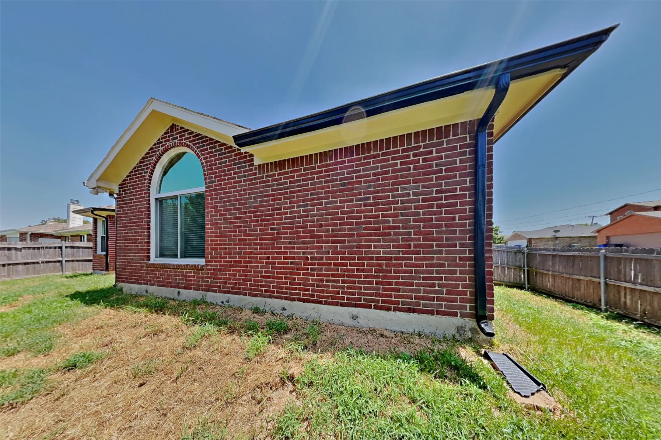 Single Family Residence For Rent in Tarrant County , 2014 Wahoo Drive, Mansfield, Texas 76063, 3 Bedroom, 2 Bathroom, 2 Garage spaces, 1,972 Sqft, built in 2003, mls#21341130, Real Estate Agent in Mansfield, Homes For Rent in Tarrant county, Homes For Rent in Mansfield, Realtor in Mansfield Texas, Real Estate Brokerage Independent Realty Texas, Luminita Cordes Realtor