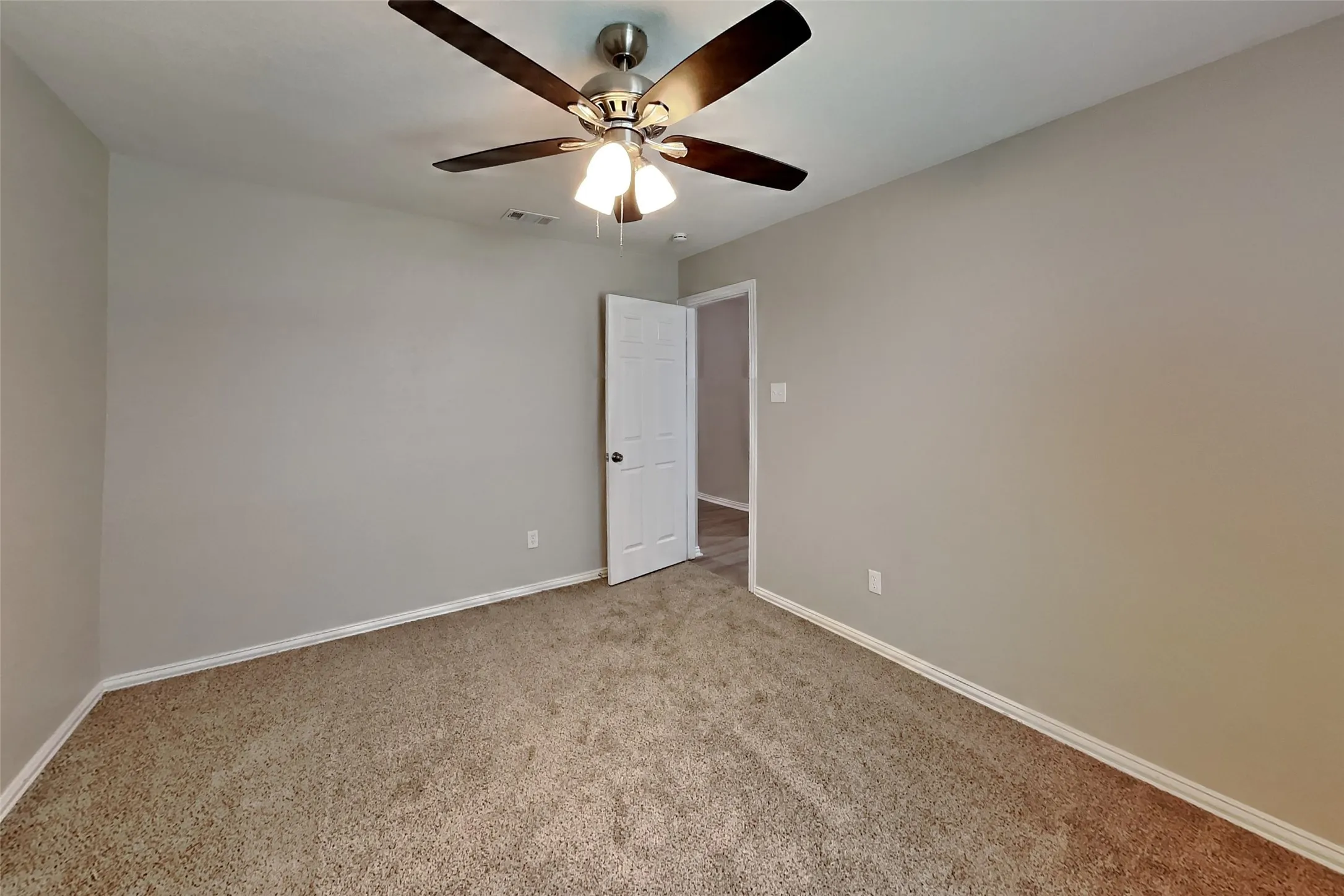 Single Family Residence For Rent in Tarrant County , 2014 Wahoo Drive, Mansfield, Texas 76063, 3 Bedroom, 2 Bathroom, 2 Garage spaces, 1,972 Sqft, built in 2003, mls#21341130, Real Estate Agent in Mansfield, Homes For Rent in Tarrant county, Homes For Rent in Mansfield, Realtor in Mansfield Texas, Real Estate Brokerage Independent Realty Texas, Luminita Cordes Realtor