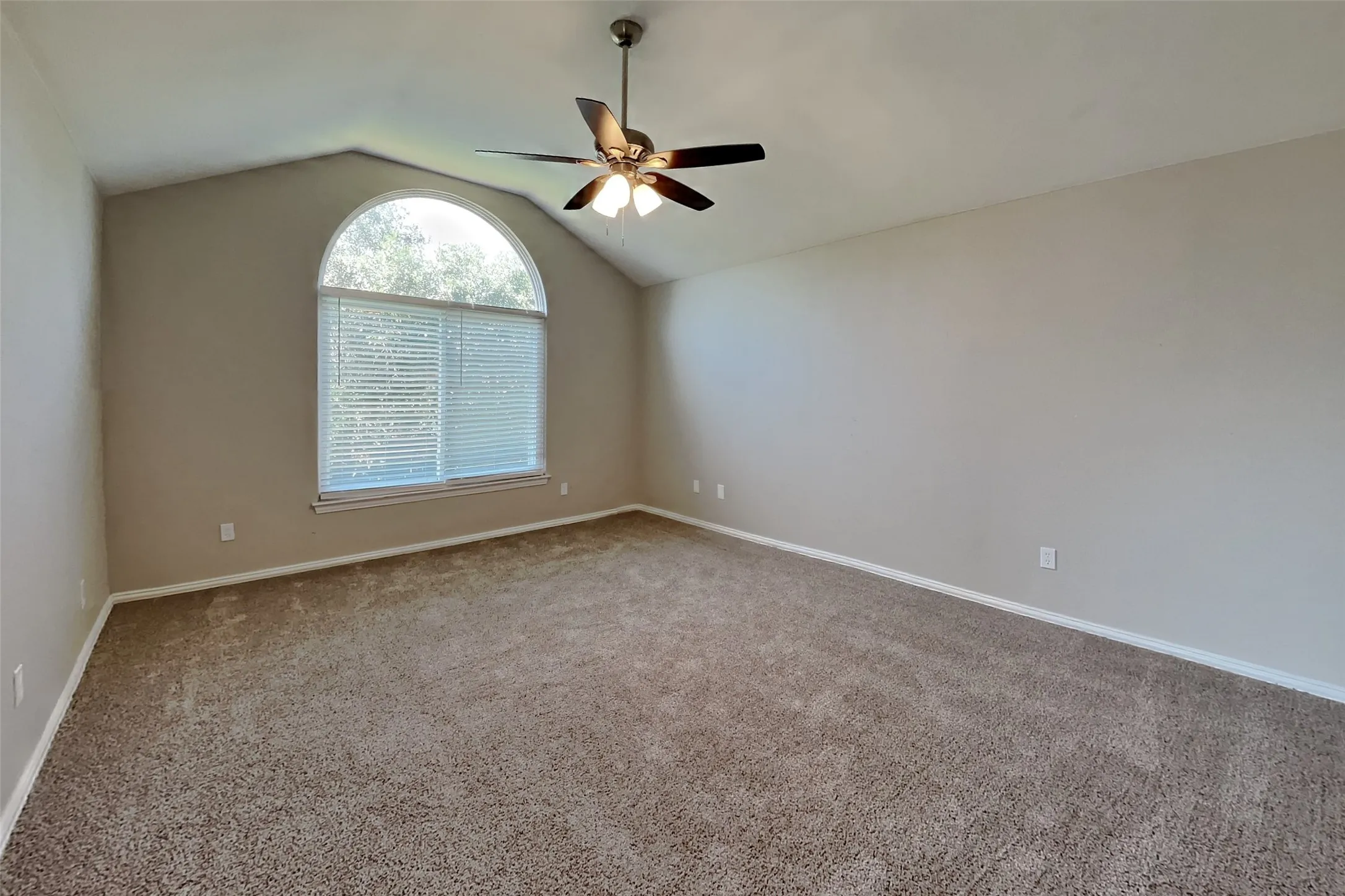 Single Family Residence For Rent in Tarrant County , 2014 Wahoo Drive, Mansfield, Texas 76063, 3 Bedroom, 2 Bathroom, 2 Garage spaces, 1,972 Sqft, built in 2003, mls#21341130, Real Estate Agent in Mansfield, Homes For Rent in Tarrant county, Homes For Rent in Mansfield, Realtor in Mansfield Texas, Real Estate Brokerage Independent Realty Texas, Luminita Cordes Realtor