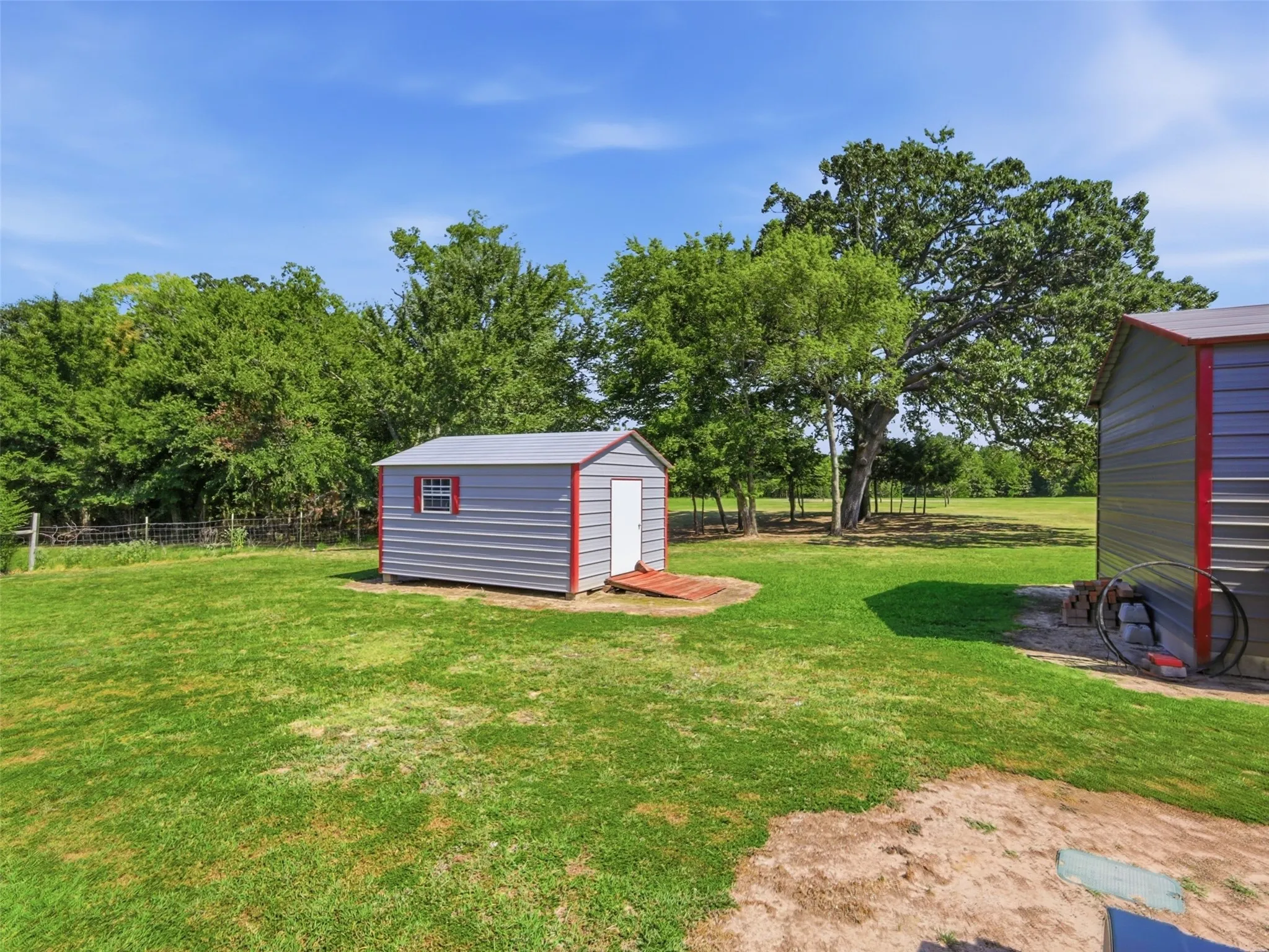 Manufactured Home For Sale in Wood County , 381 County Road 1739, Yantis, Texas 75497, 2 Bedroom, 1 Bathroom, Garage spaces, 784 Sqft, built in 2016, mls#21340702, Real Estate Agent in Yantis, Homes For Sale in Wood county, Homes For Sale in Yantis, Realtor in Yantis Texas, Real Estate Brokerage Independent Realty Texas, Luminita Cordes Realtor
