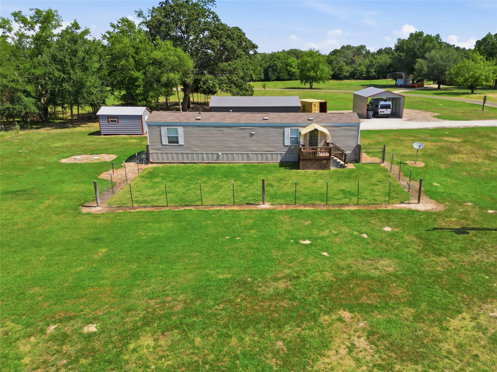 Manufactured Home For Sale in Wood County , 381 County Road 1739, Yantis, Texas 75497, 2 Bedroom, 1 Bathroom, Garage spaces, 784 Sqft, built in 2016, mls#21340702, Real Estate Agent in Yantis, Homes For Sale in Wood county, Homes For Sale in Yantis, Realtor in Yantis Texas, Real Estate Brokerage Independent Realty Texas, Luminita Cordes Realtor