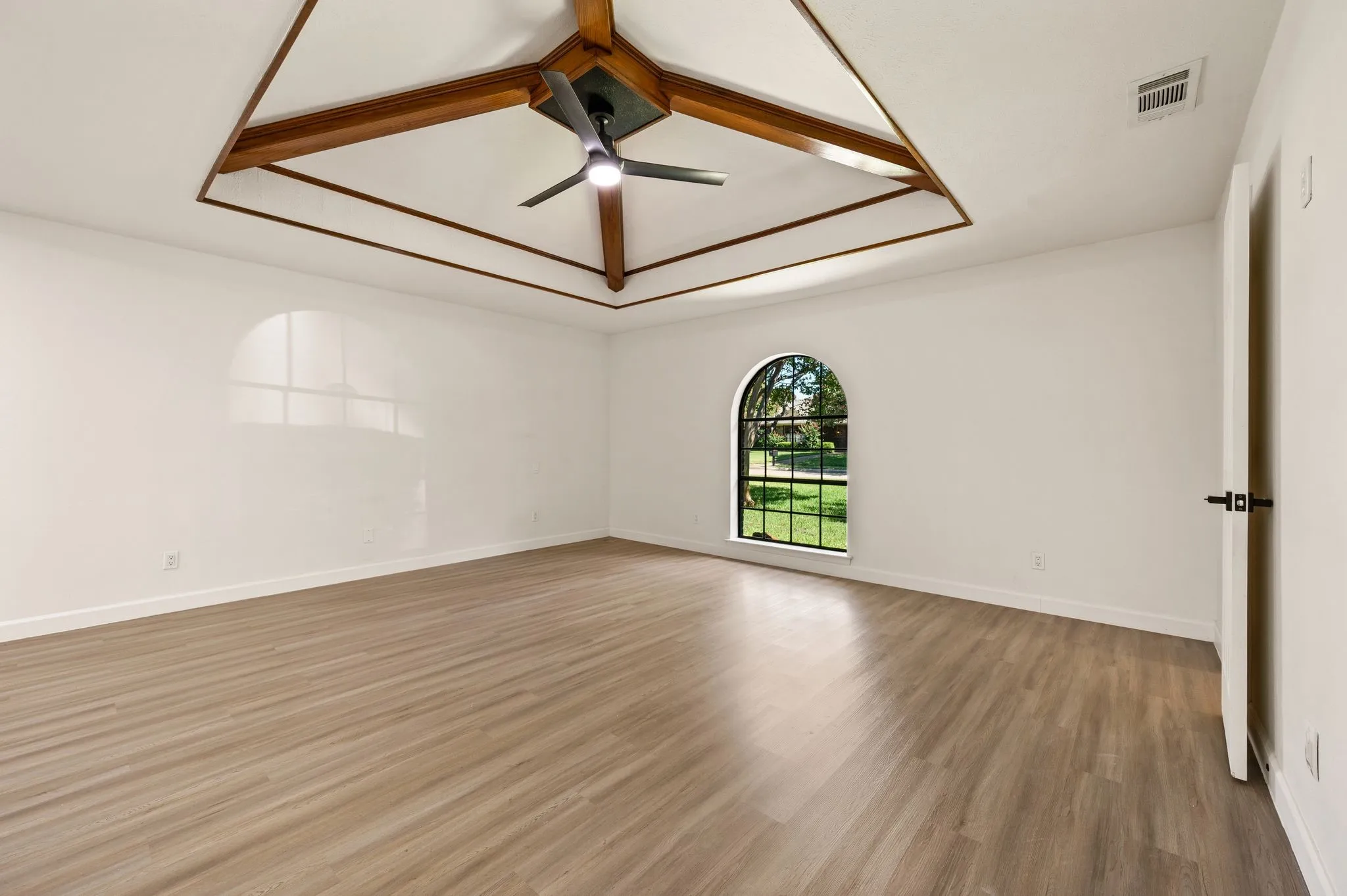 Single Family Residence For Sale in Collin County , 1916 Lake Hill Lane, Plano, Texas 75023, 4 Bedroom, 3 Bathroom, 2 Garage spaces, 2,989 Sqft, built in 1974, Price $699,950, mls#21340275, Real Estate Agent in Plano, Homes For Sale in Collin county, Homes For Sale in Plano, Realtor in Plano Texas, Real Estate Brokerage Independent Realty Texas, Luminita Cordes Realtor
