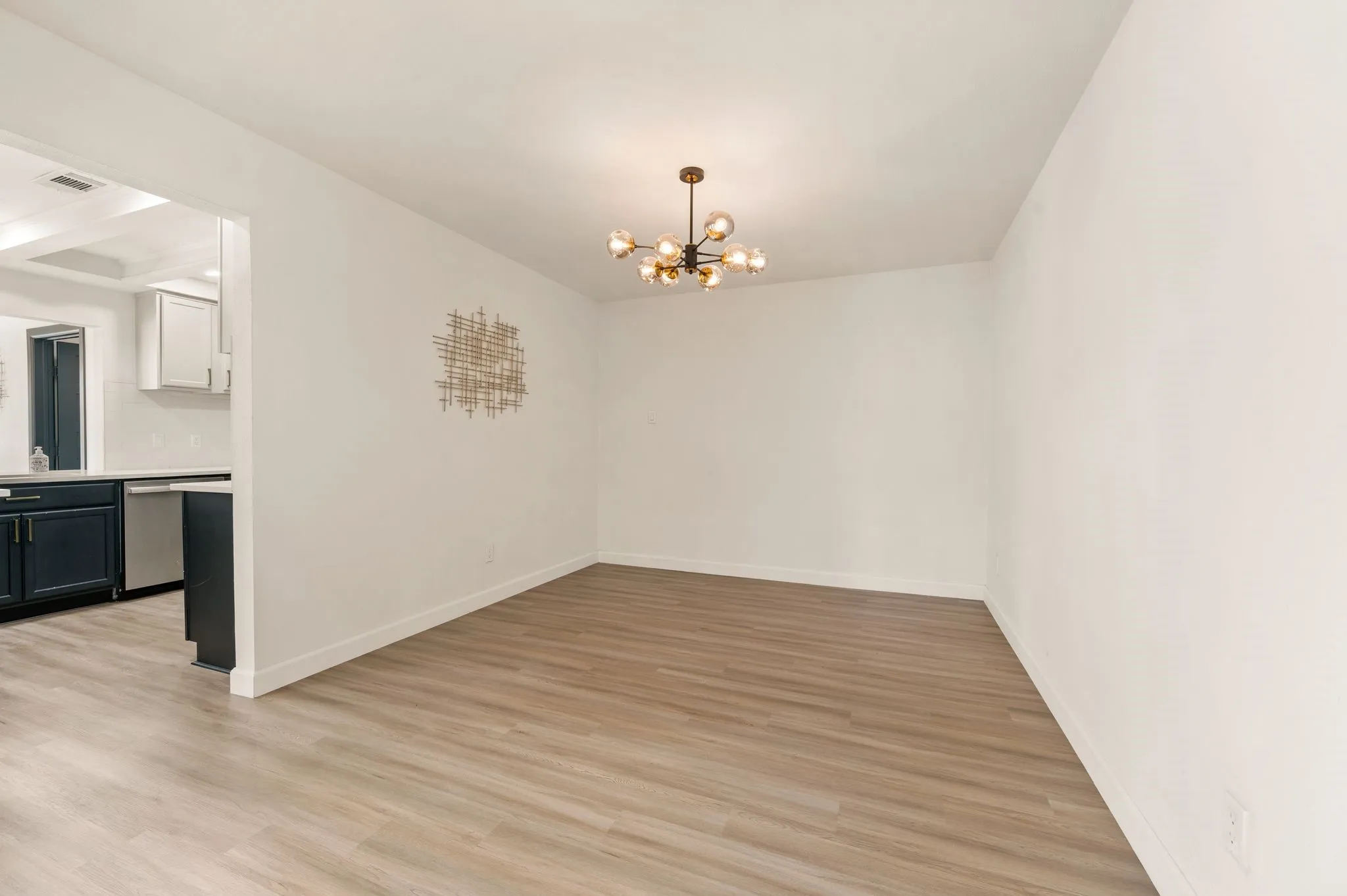 Single Family Residence For Sale in Collin County , 1916 Lake Hill Lane, Plano, Texas 75023, 4 Bedroom, 3 Bathroom, 2 Garage spaces, 2,989 Sqft, built in 1974, Price $699,950, mls#21340275, Real Estate Agent in Plano, Homes For Sale in Collin county, Homes For Sale in Plano, Realtor in Plano Texas, Real Estate Brokerage Independent Realty Texas, Luminita Cordes Realtor