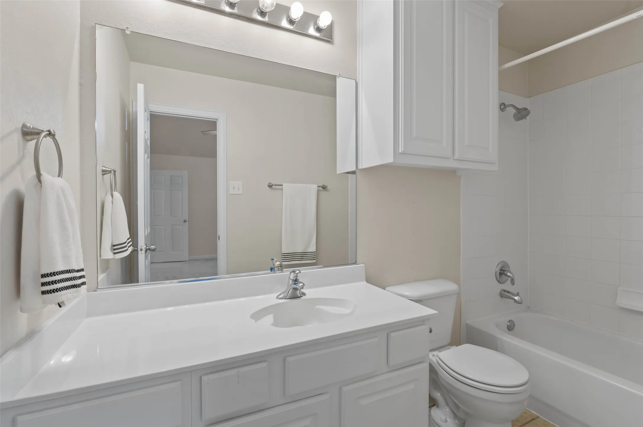 Ensuite bath upstairs
