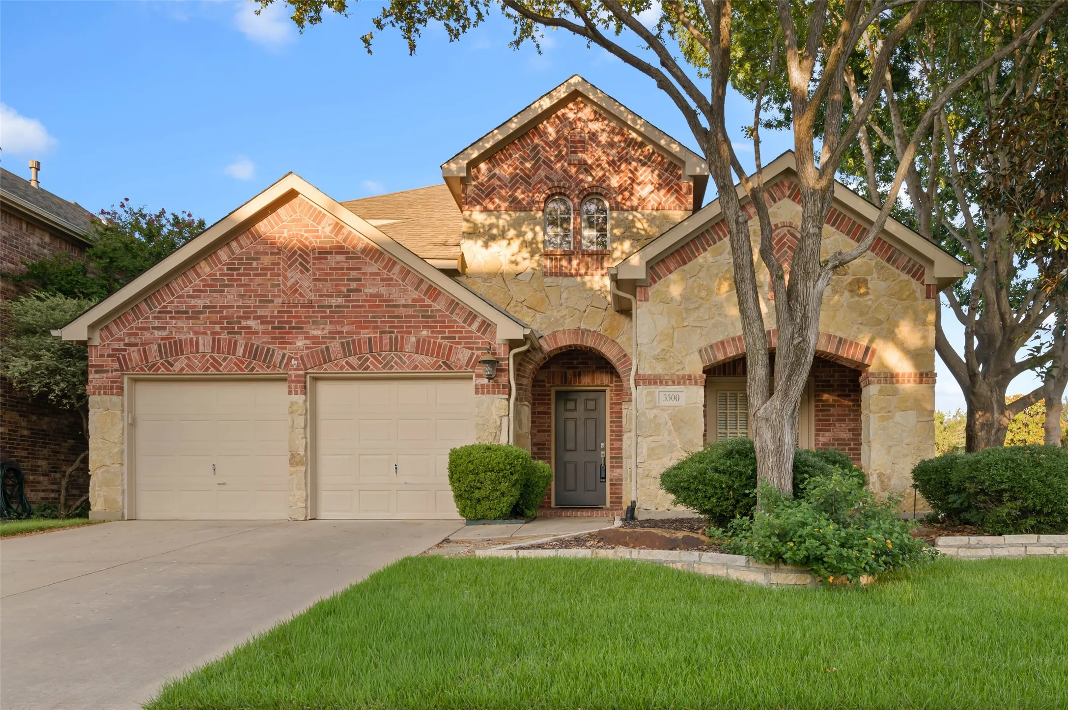 Single Family Residence For Sale in Denton County , 3500 Nandina Drive, Flower Mound, Texas 75022, 4 Bedroom, 4 Bathroom, 2 Garage spaces, 2,983 Sqft, built in 2002, mls#21341115, Real Estate Agent in Flower Mound, Homes For Sale in Denton county, Homes For Sale in Flower Mound, Realtor in Flower Mound Texas, Real Estate Brokerage Independent Realty Texas, Luminita Cordes Realtor