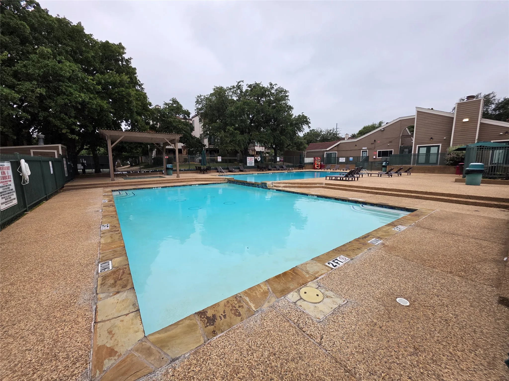 Condominium For Sale in Tarrant County , 2300 Balsam Drive G306, Arlington, Texas 76006, 1 Bedroom, 1 Bathroom, 1 Garage spaces, 486 Sqft, built in 1981, Price $105,000, mls#21340828, Real Estate Agent in Arlington, Homes For Sale in Tarrant county, Homes For Sale in Arlington, Realtor in Arlington Texas, Real Estate Brokerage Independent Realty Texas, Luminita Cordes Realtor