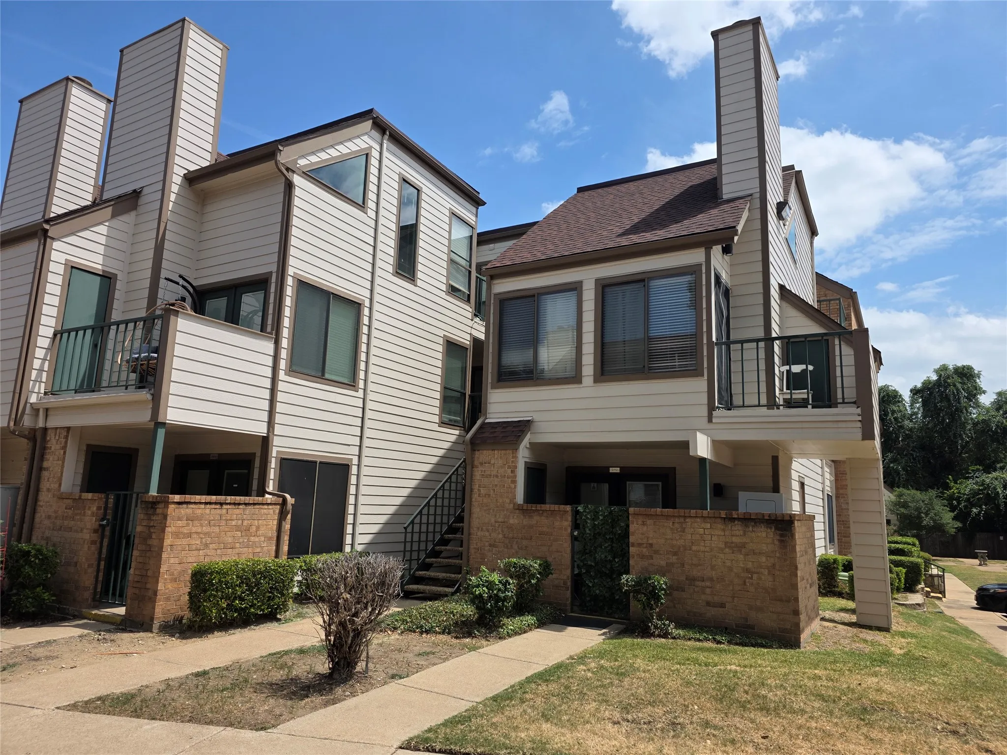 Condominium For Sale in Tarrant County , 2300 Balsam Drive G306, Arlington, Texas 76006, 1 Bedroom, 1 Bathroom, 1 Garage spaces, 486 Sqft, built in 1981, Price $105,000, mls#21340828, Real Estate Agent in Arlington, Homes For Sale in Tarrant county, Homes For Sale in Arlington, Realtor in Arlington Texas, Real Estate Brokerage Independent Realty Texas, Luminita Cordes Realtor