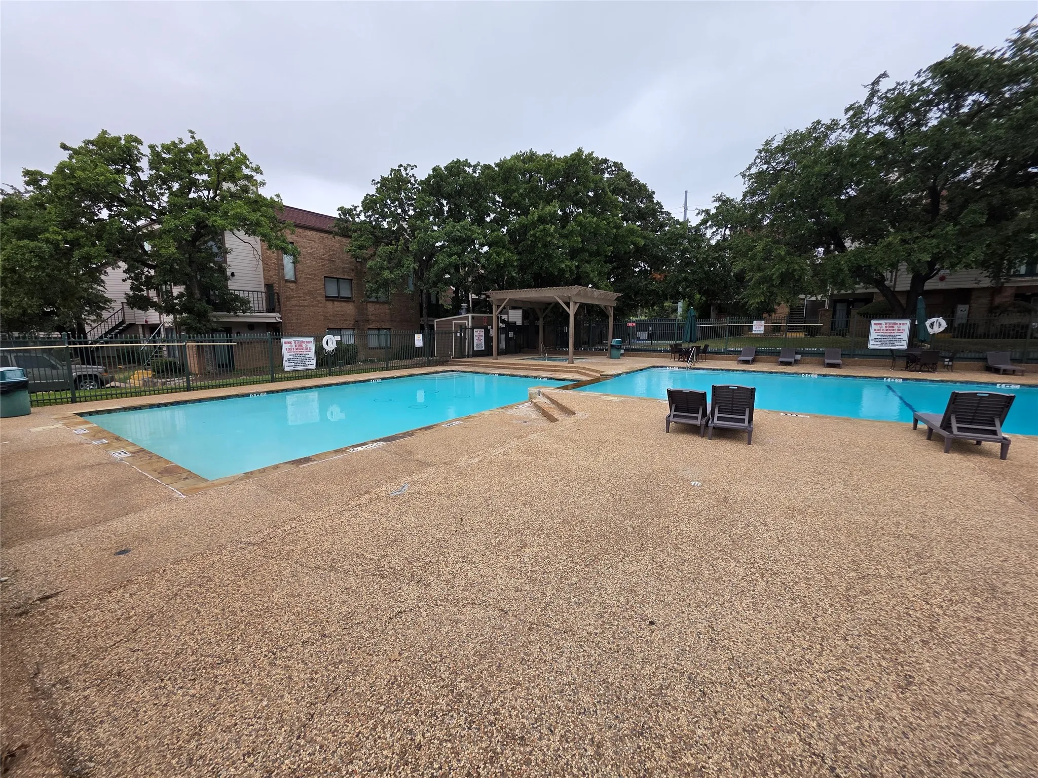 Condominium For Sale in Tarrant County , 2300 Balsam Drive G306, Arlington, Texas 76006, 1 Bedroom, 1 Bathroom, 1 Garage spaces, 486 Sqft, built in 1981, Price $105,000, mls#21340828, Real Estate Agent in Arlington, Homes For Sale in Tarrant county, Homes For Sale in Arlington, Realtor in Arlington Texas, Real Estate Brokerage Independent Realty Texas, Luminita Cordes Realtor